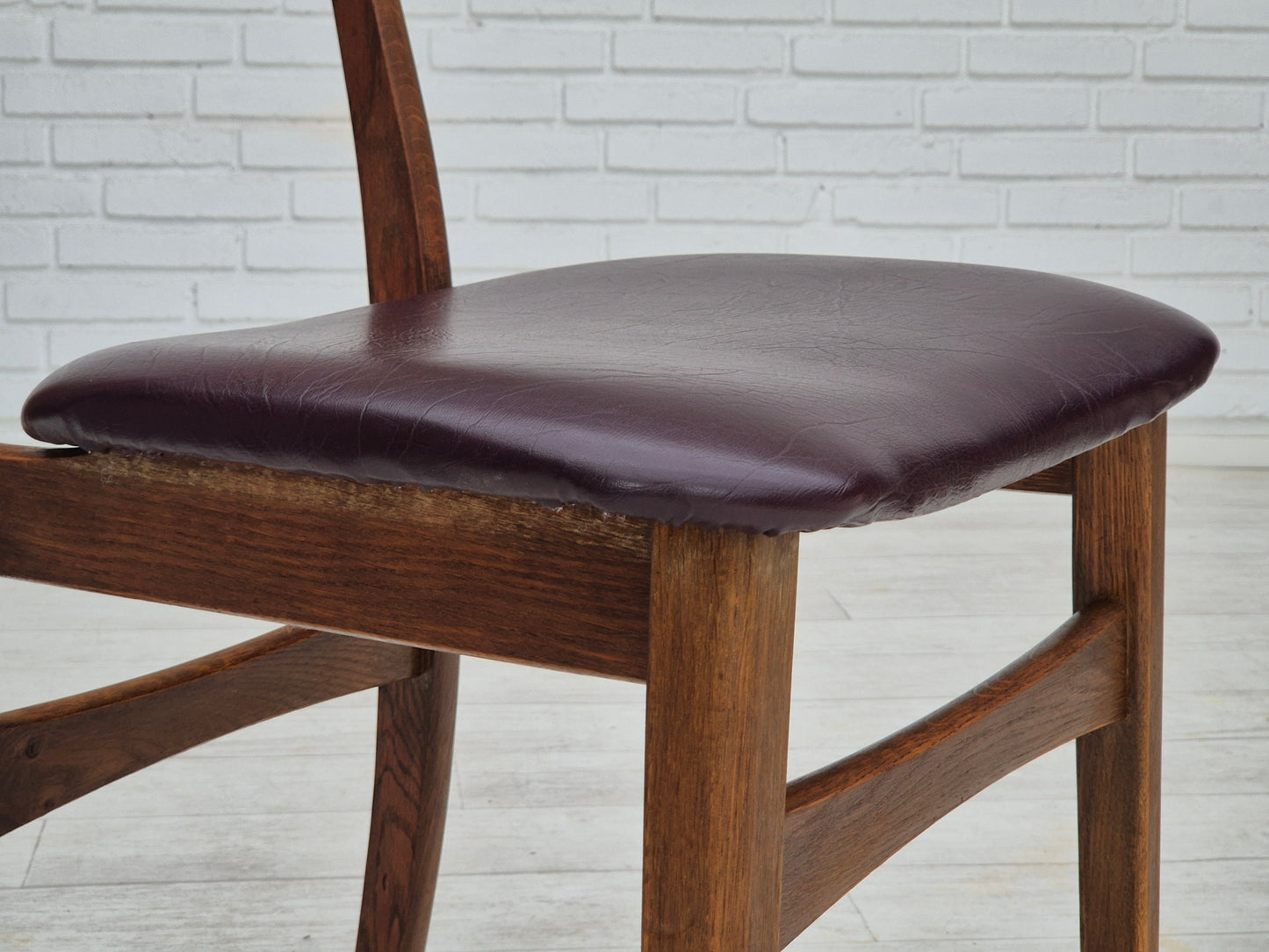 1960s, set of 6 Danish dinning chairs, solid oak wood, reupholstered.