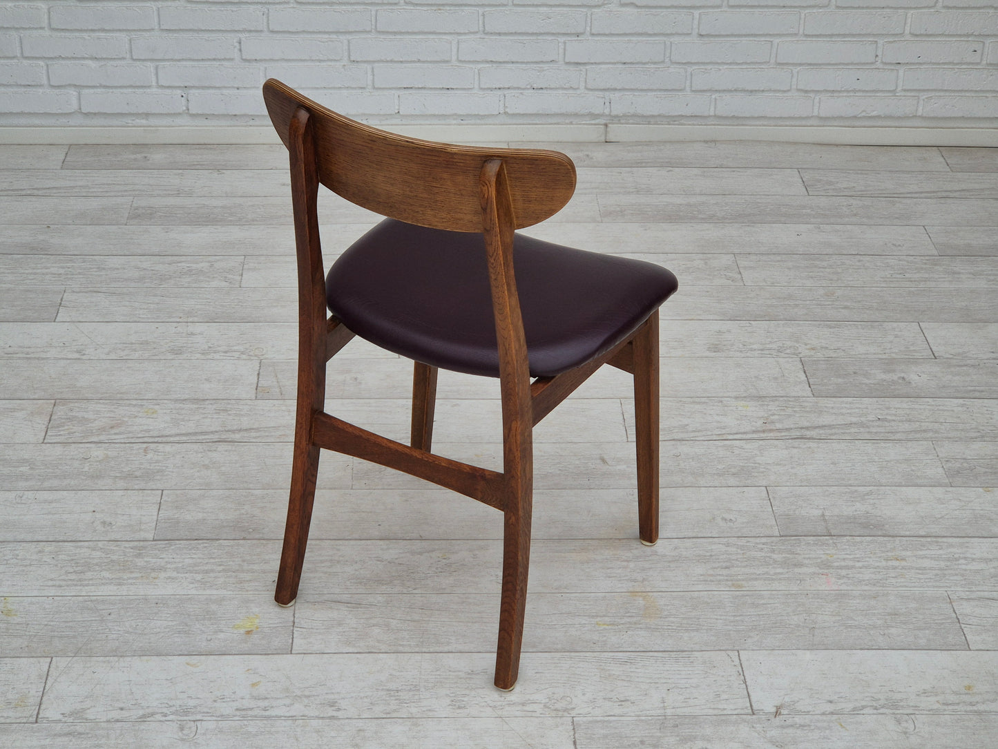 1960s, set of 6 Danish dinning chairs, solid oak wood, reupholstered.