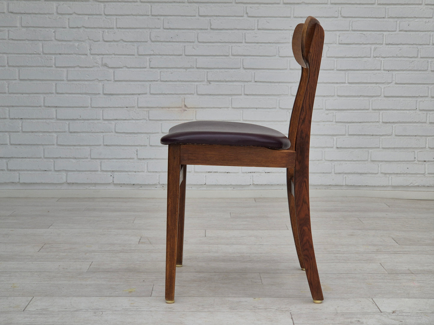 1960s, set of 6 Danish dinning chairs, solid oak wood, reupholstered.