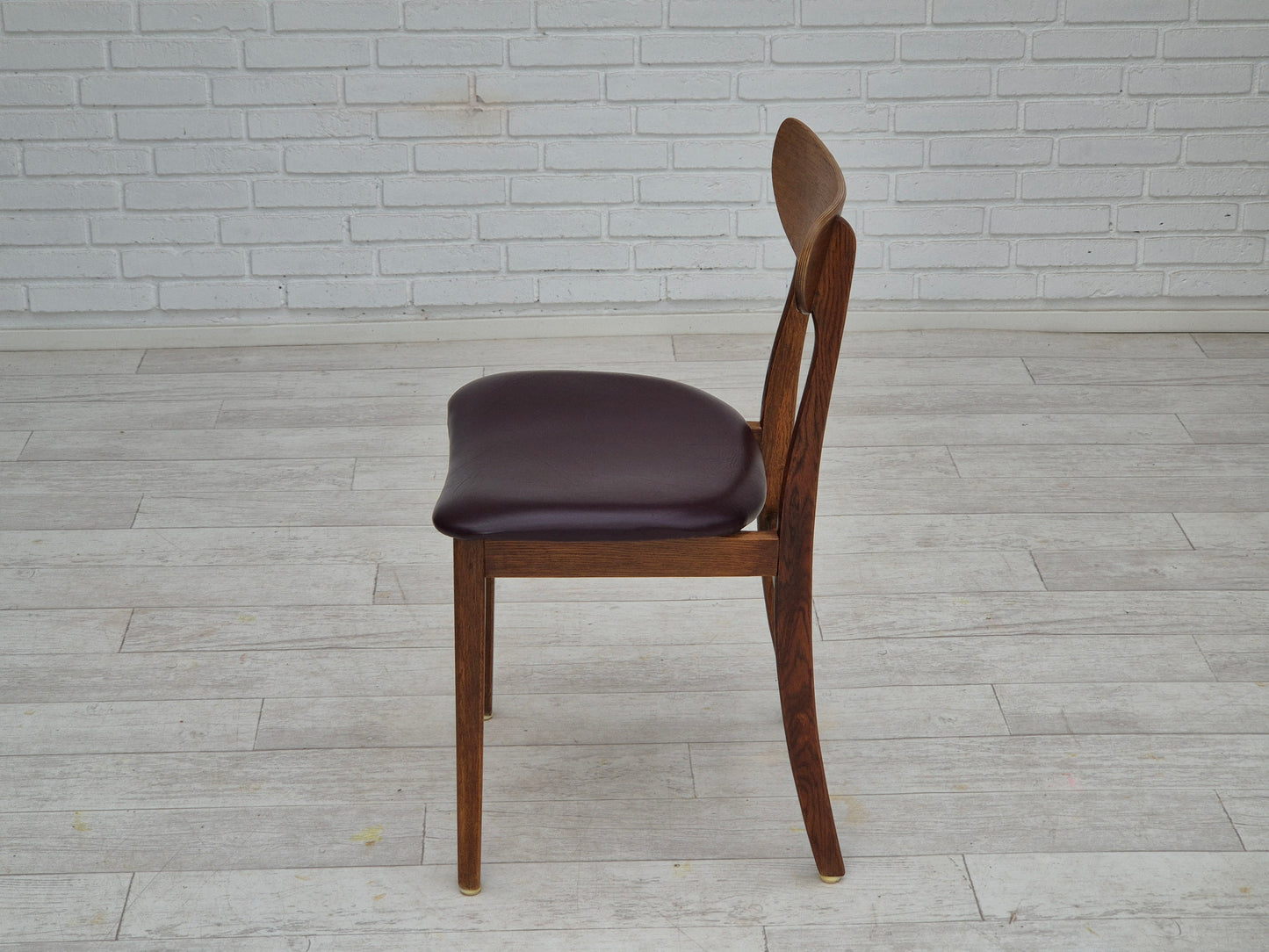 1960s, set of 6 Danish dinning chairs, solid oak wood, reupholstered.