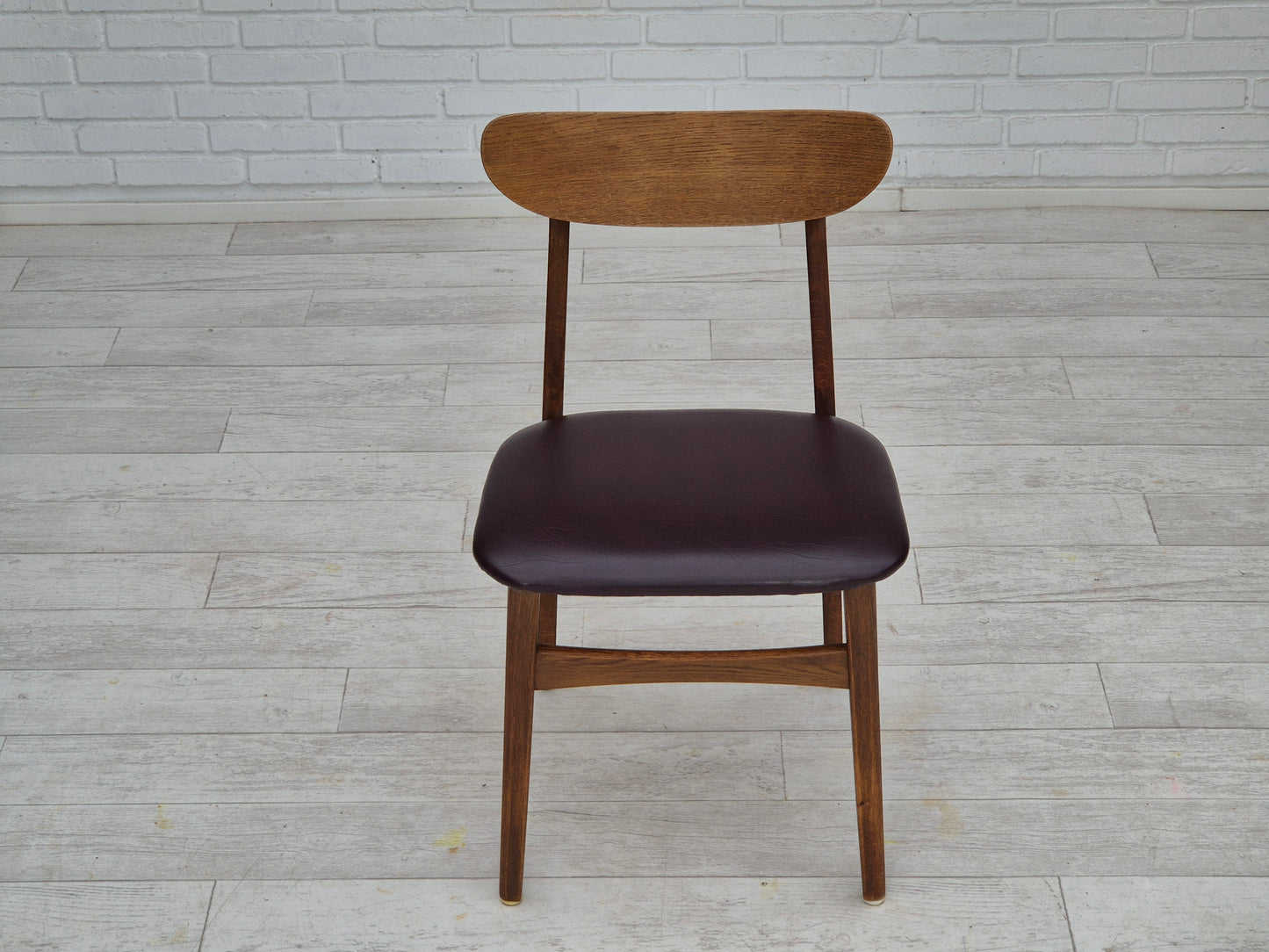 1960s, set of 6 Danish dinning chairs, solid oak wood, reupholstered.