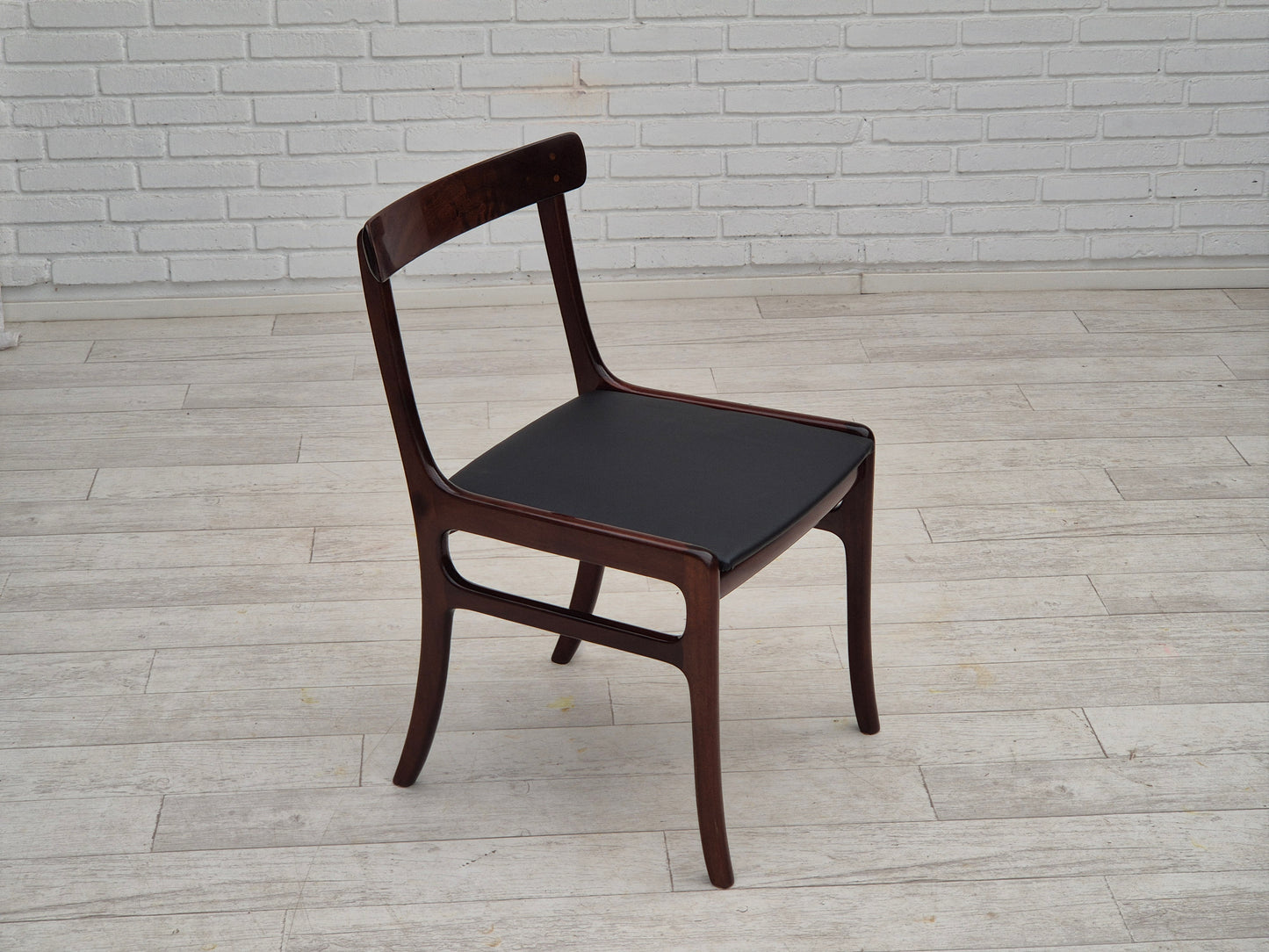 1960s, Danish design by Ole Wanscher, set of 4 dinning chairs, mahogany wood, reupholstered.