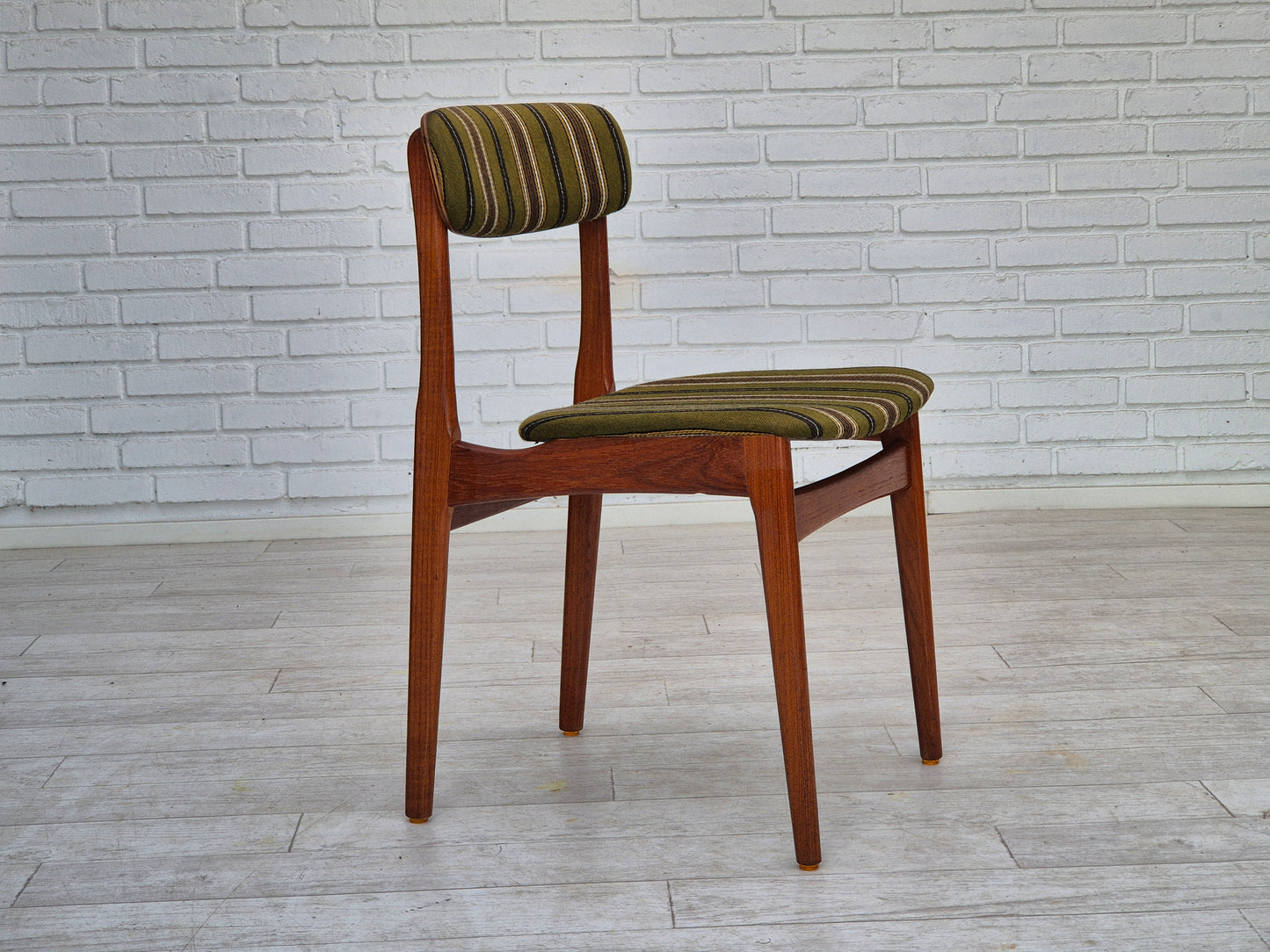 1960s, set of 4 Danish dinning chairs, solid teak wood, original condition.