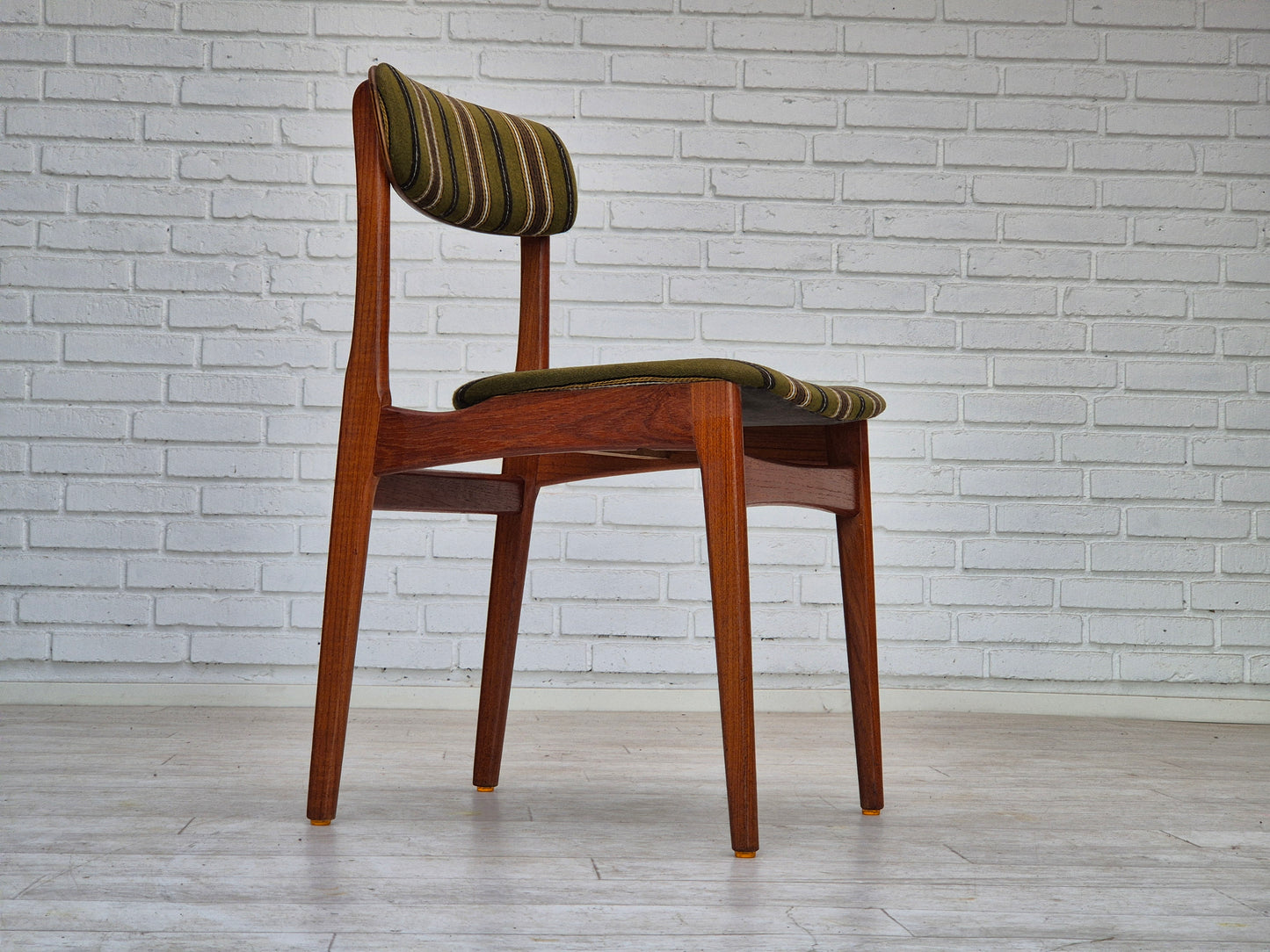 1960s, set of 4 Danish dinning chairs, solid teak wood, original condition.