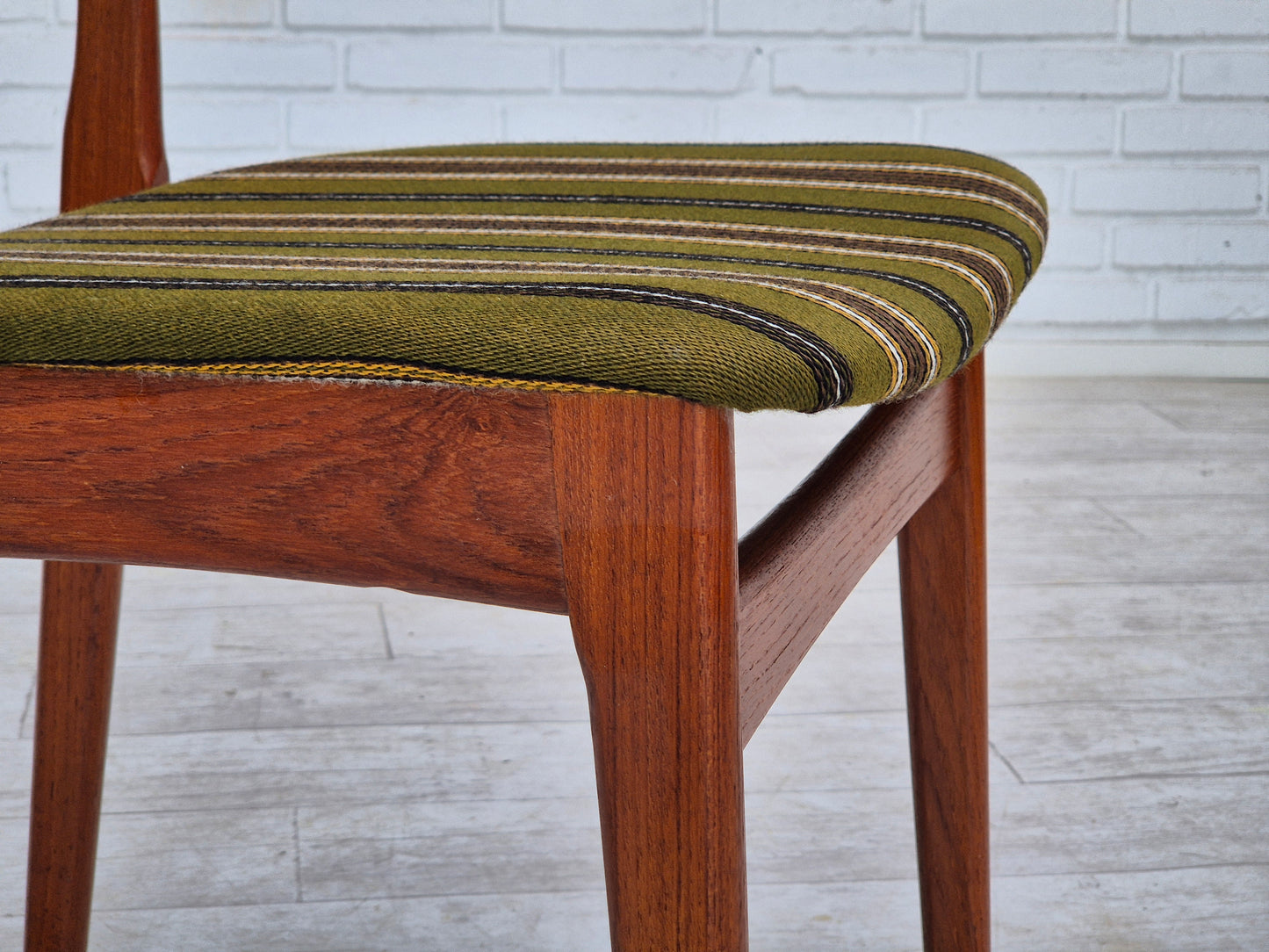 1960s, set of 4 Danish dinning chairs, solid teak wood, original condition.