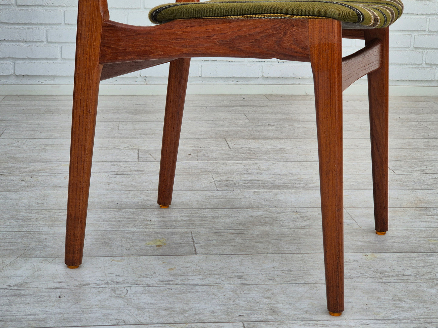 1960s, set of 4 Danish dinning chairs, solid teak wood, original condition.