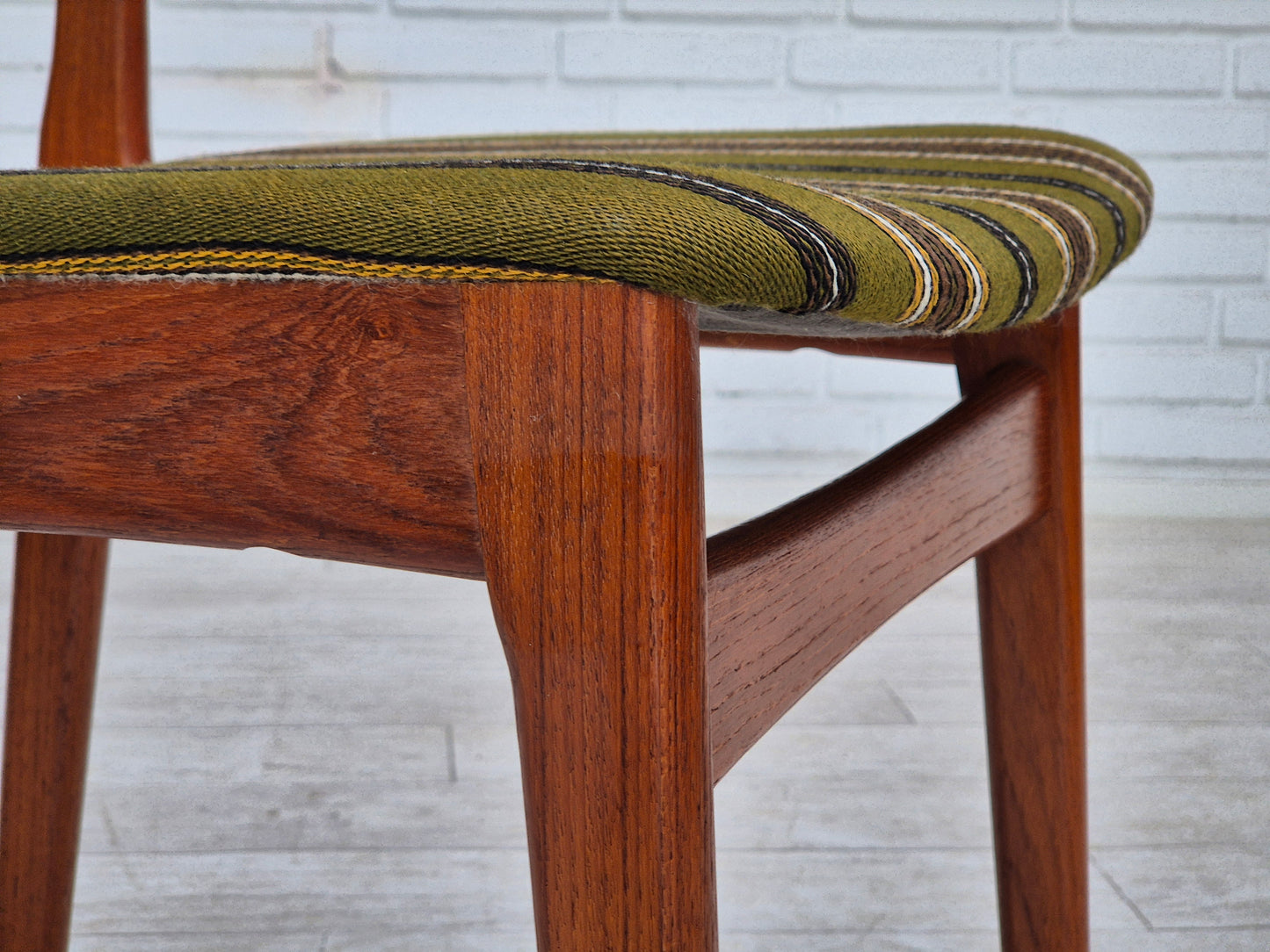 1960s, set of 4 Danish dinning chairs, solid teak wood, original condition.