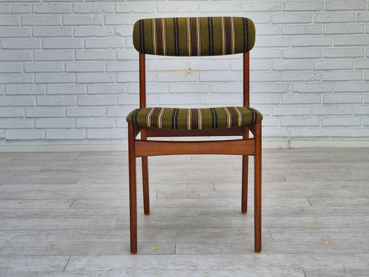 1960s, set of 4 Danish dinning chairs, solid teak wood, original condition.