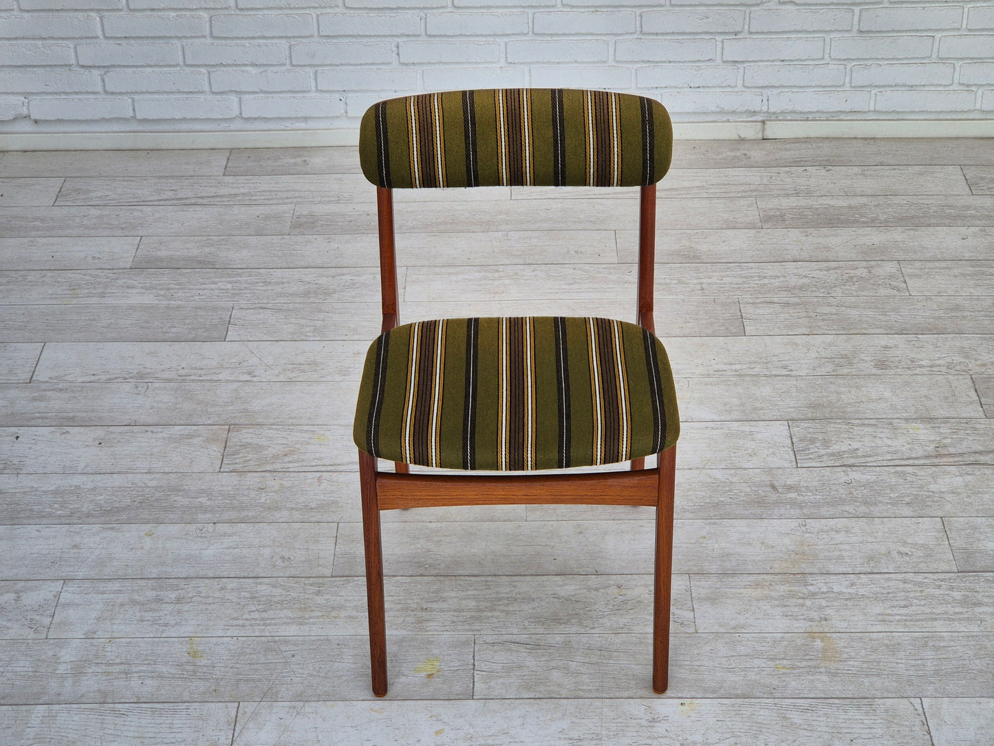 1960s, set of 4 Danish dinning chairs, solid teak wood, original condition.