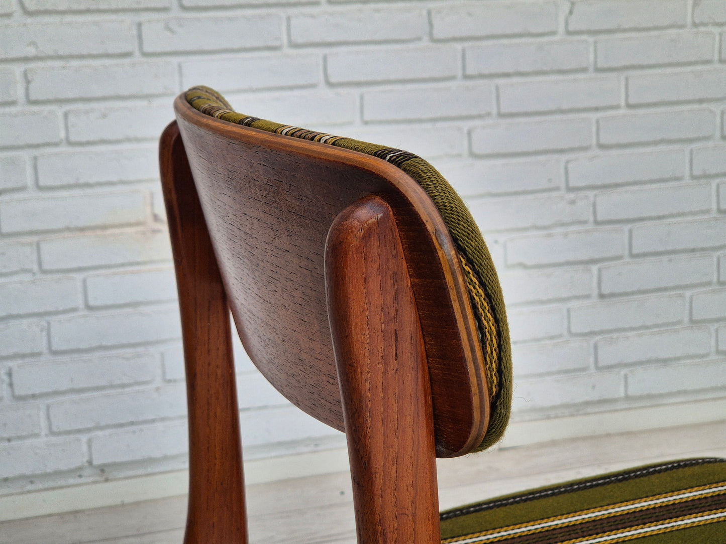 1960s, set of 4 Danish dinning chairs, solid teak wood, original condition.