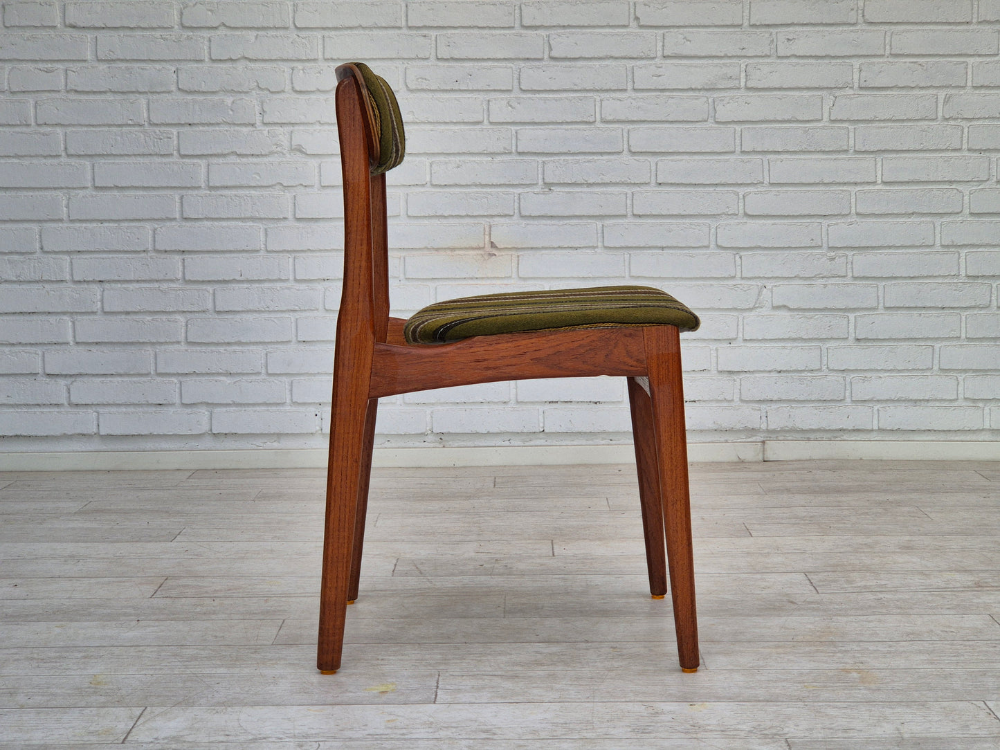 1960s, set of 4 Danish dinning chairs, solid teak wood, original condition.