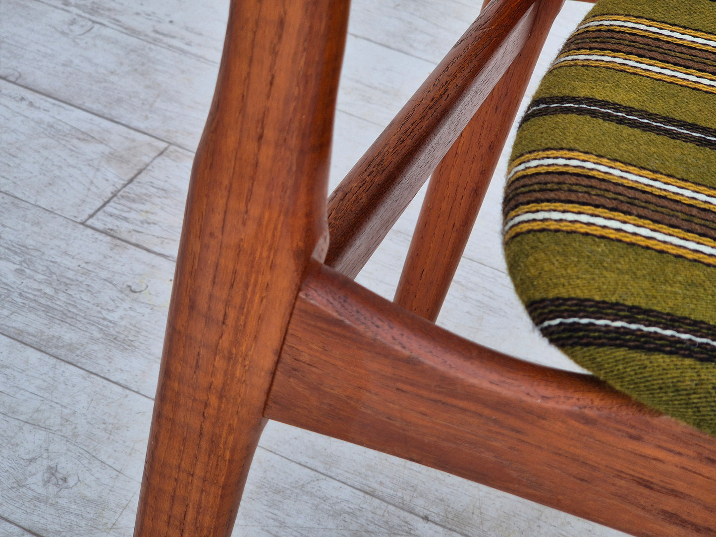 1960s, set of 4 Danish dinning chairs, solid teak wood, original condition.