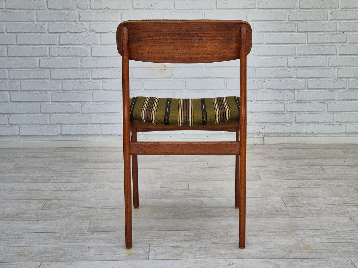 1960s, set of 4 Danish dinning chairs, solid teak wood, original condition.