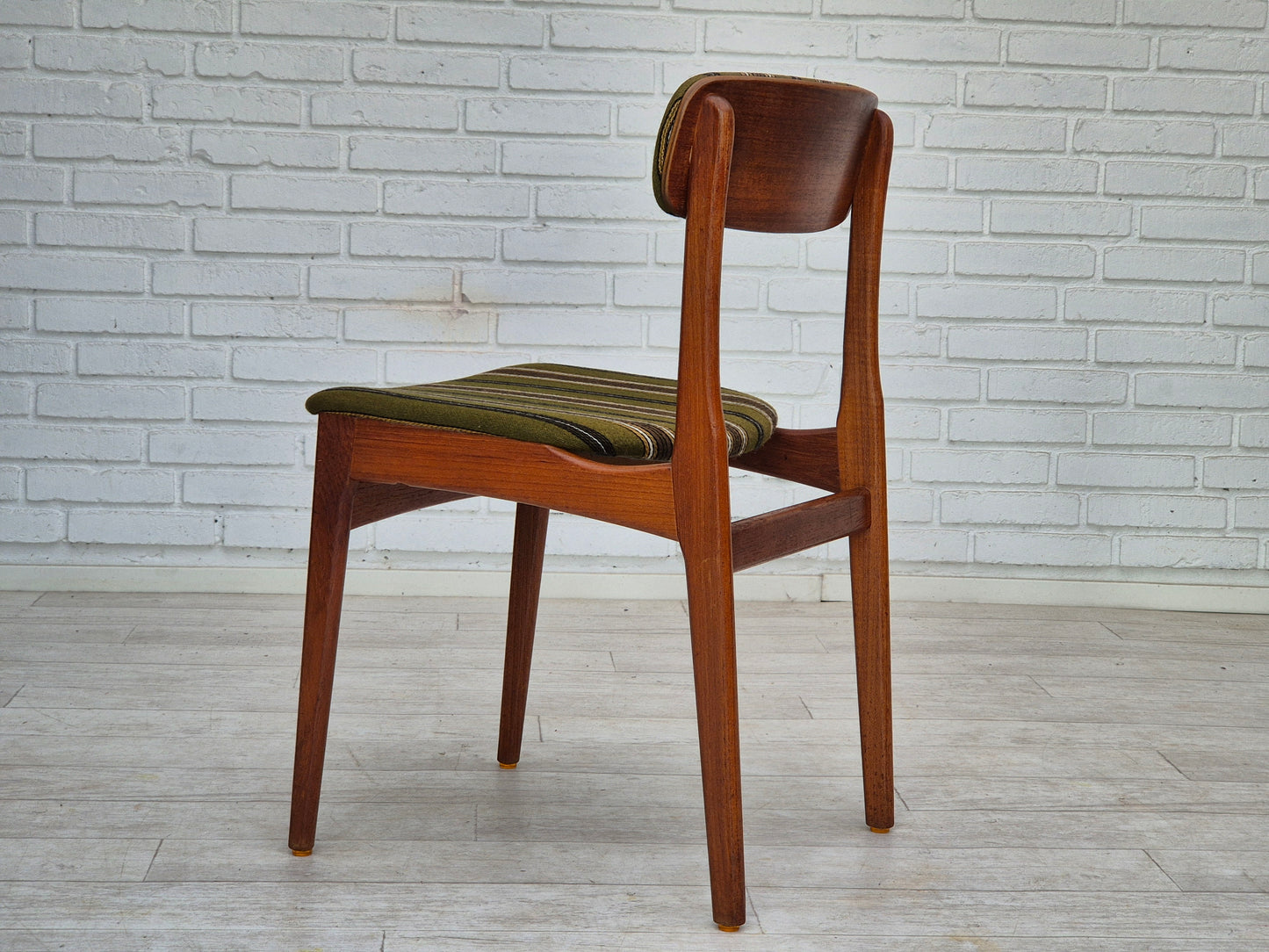 1960s, set of 4 Danish dinning chairs, solid teak wood, original condition.