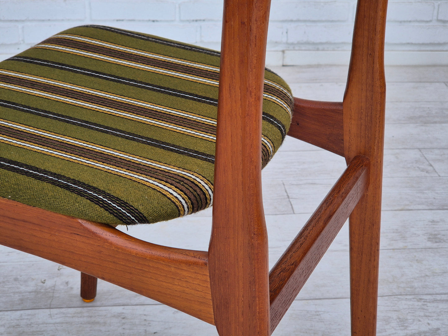 1960s, set of 4 Danish dinning chairs, solid teak wood, original condition.