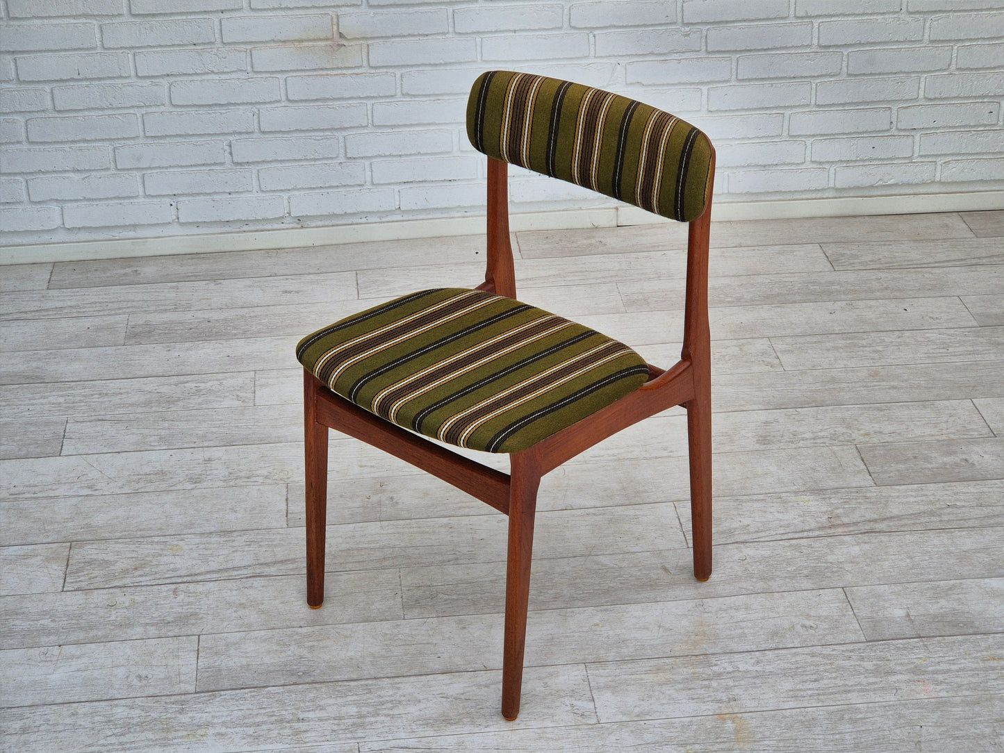 1960s, set of 4 Danish dinning chairs, solid teak wood, original condition.