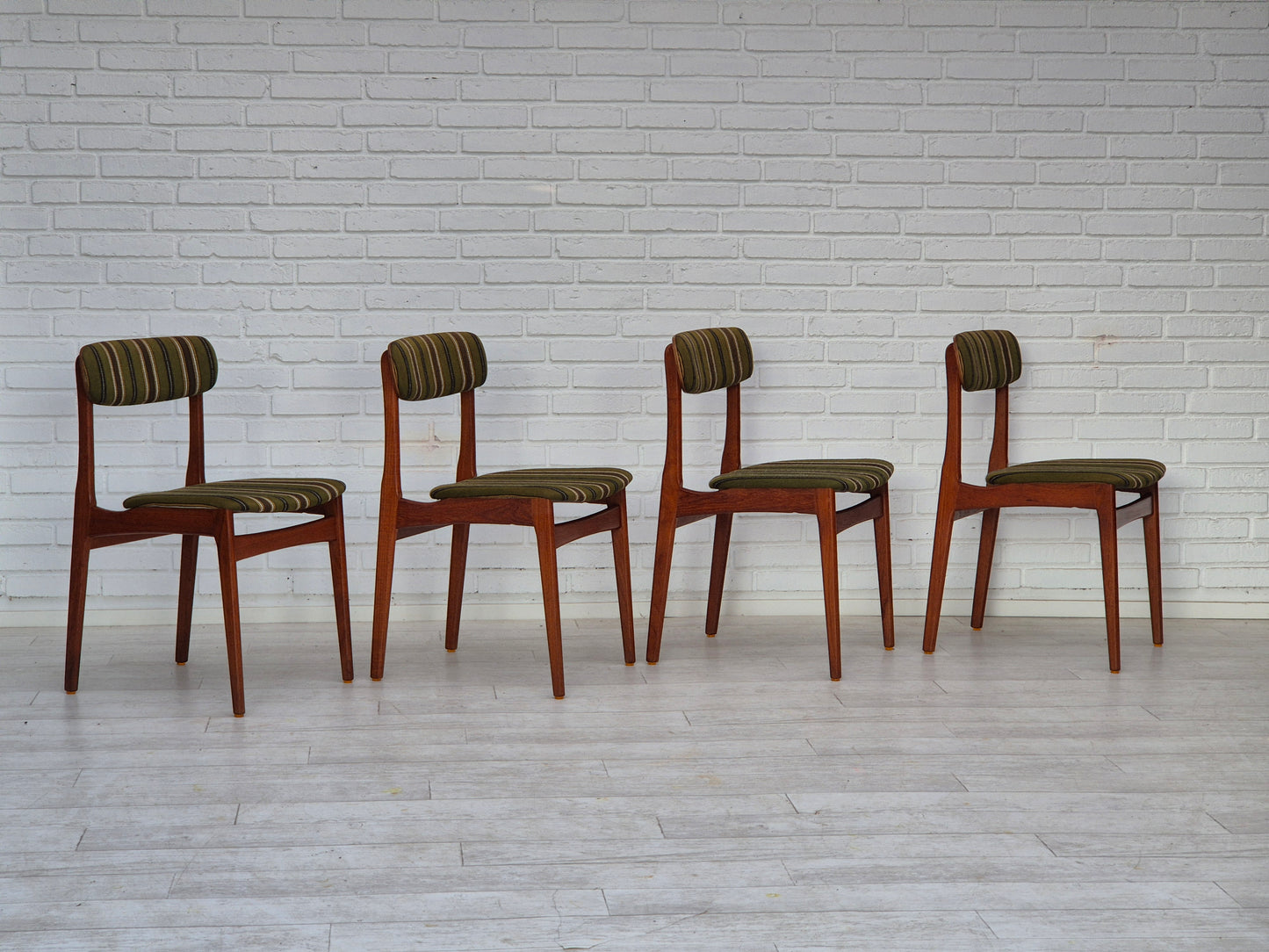 1960s, set of 4 Danish dinning chairs, solid teak wood, original condition.