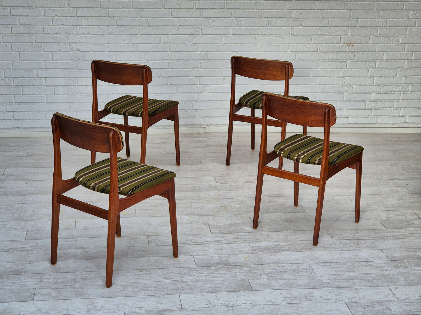 1960s, set of 4 Danish dinning chairs, solid teak wood, original condition.