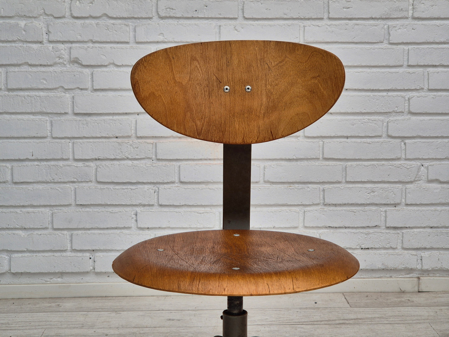 1960s, Swedish swivel chair, original condition, bent plywood.