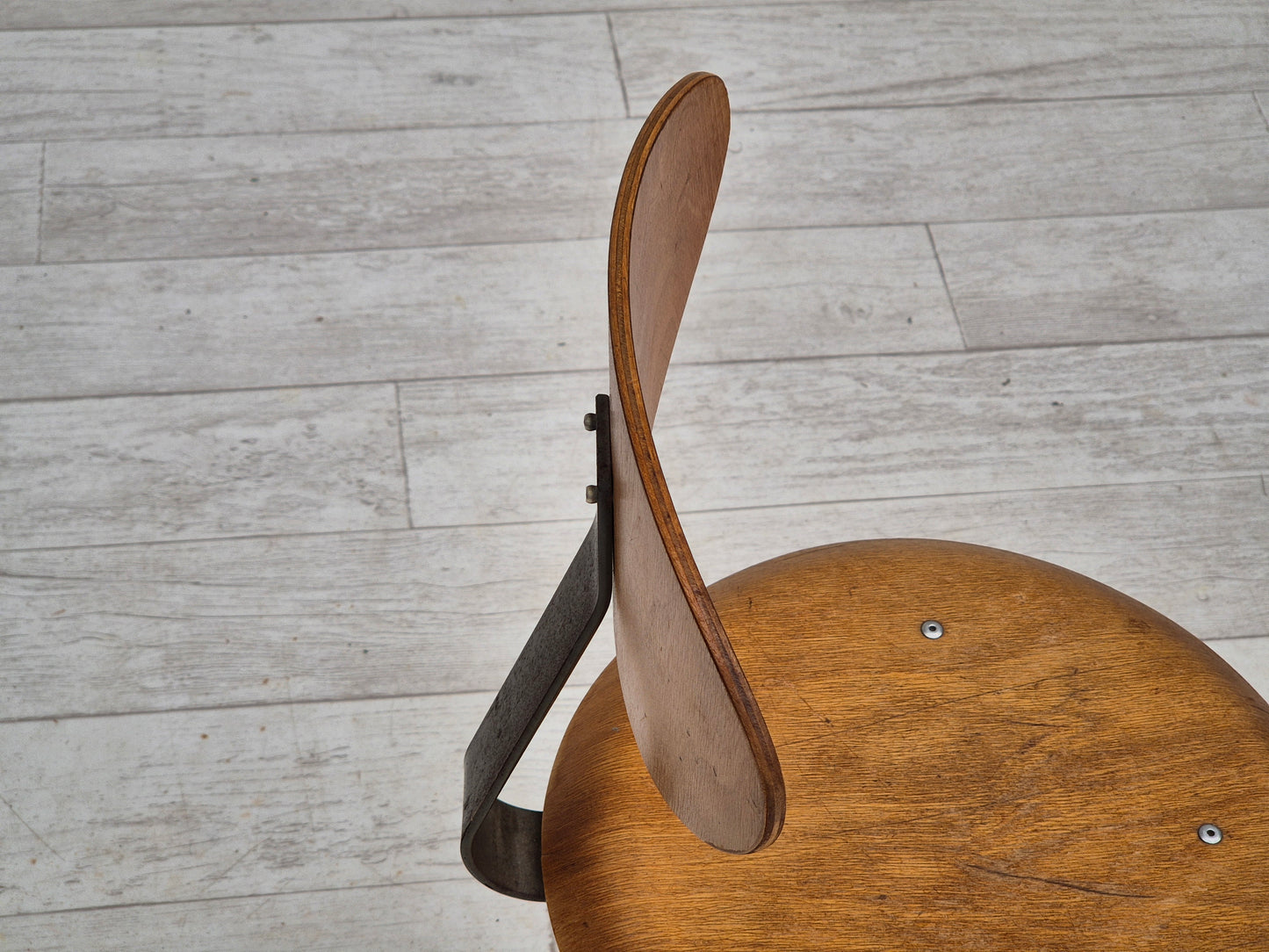 1960s, Swedish swivel chair, original condition, bent plywood.