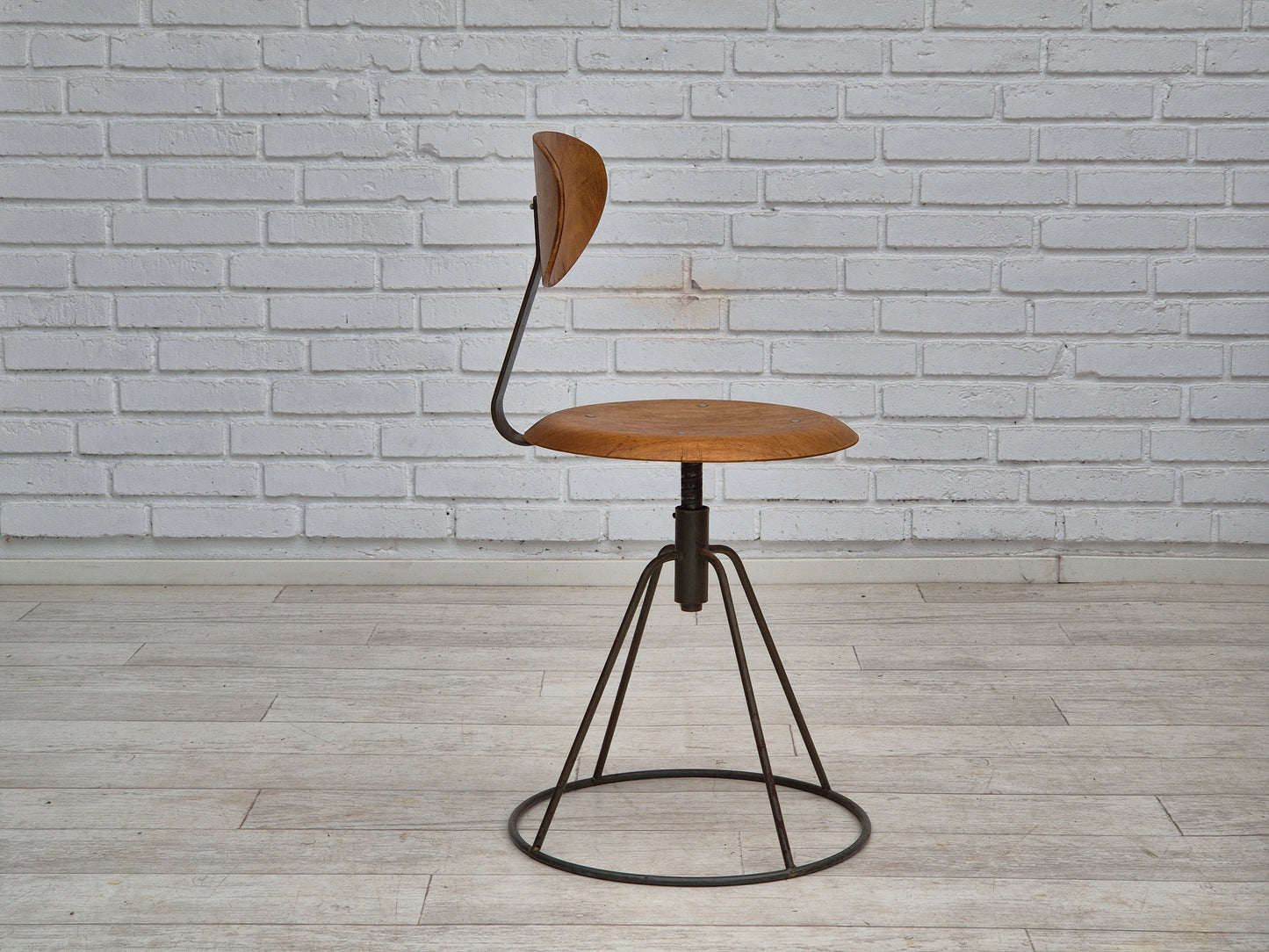 1960s, Swedish swivel chair, original condition, bent plywood.