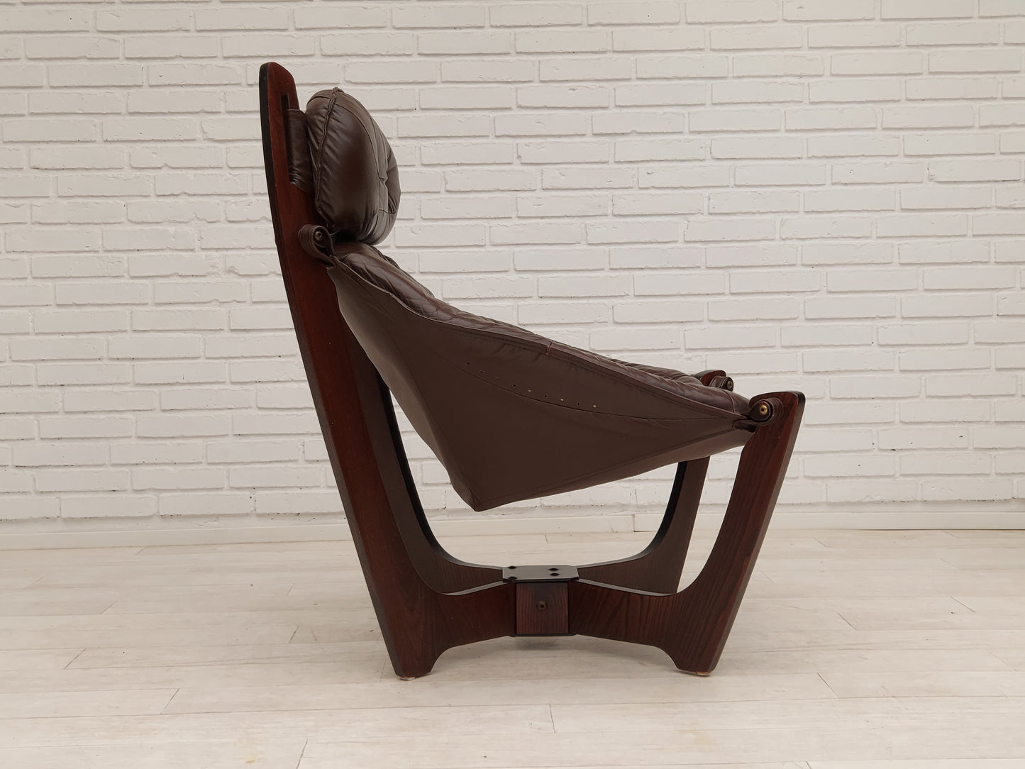 1970s, Norwegian design by Odd Knutsen for Hjellegjerde Møbler, lounge chair model "Luna", original condition.