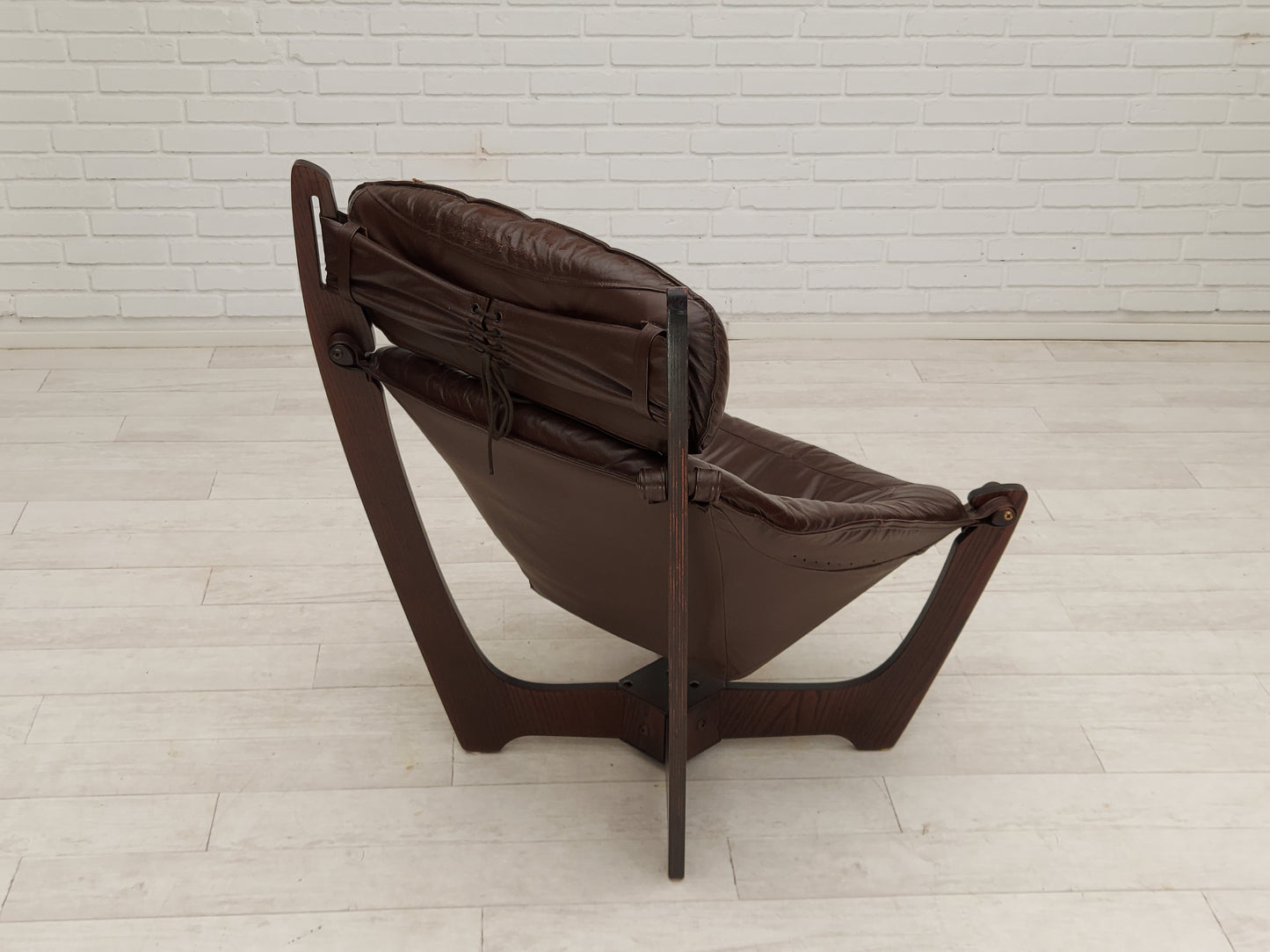 1970s, Norwegian design by Odd Knutsen for Hjellegjerde Møbler, lounge chair model "Luna", original condition.