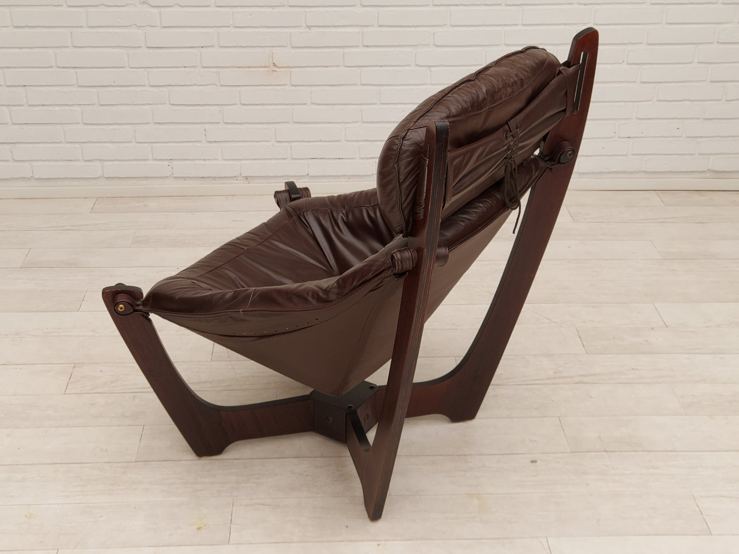 1970s, Norwegian design by Odd Knutsen for Hjellegjerde Møbler, lounge chair model "Luna", original condition.