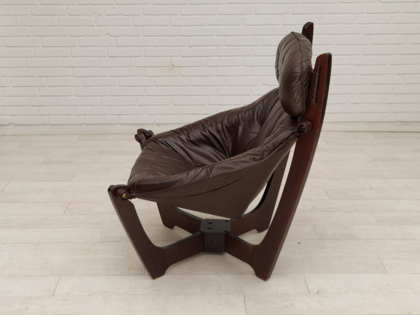 1970s, Norwegian design by Odd Knutsen for Hjellegjerde Møbler, lounge chair model "Luna", original condition.