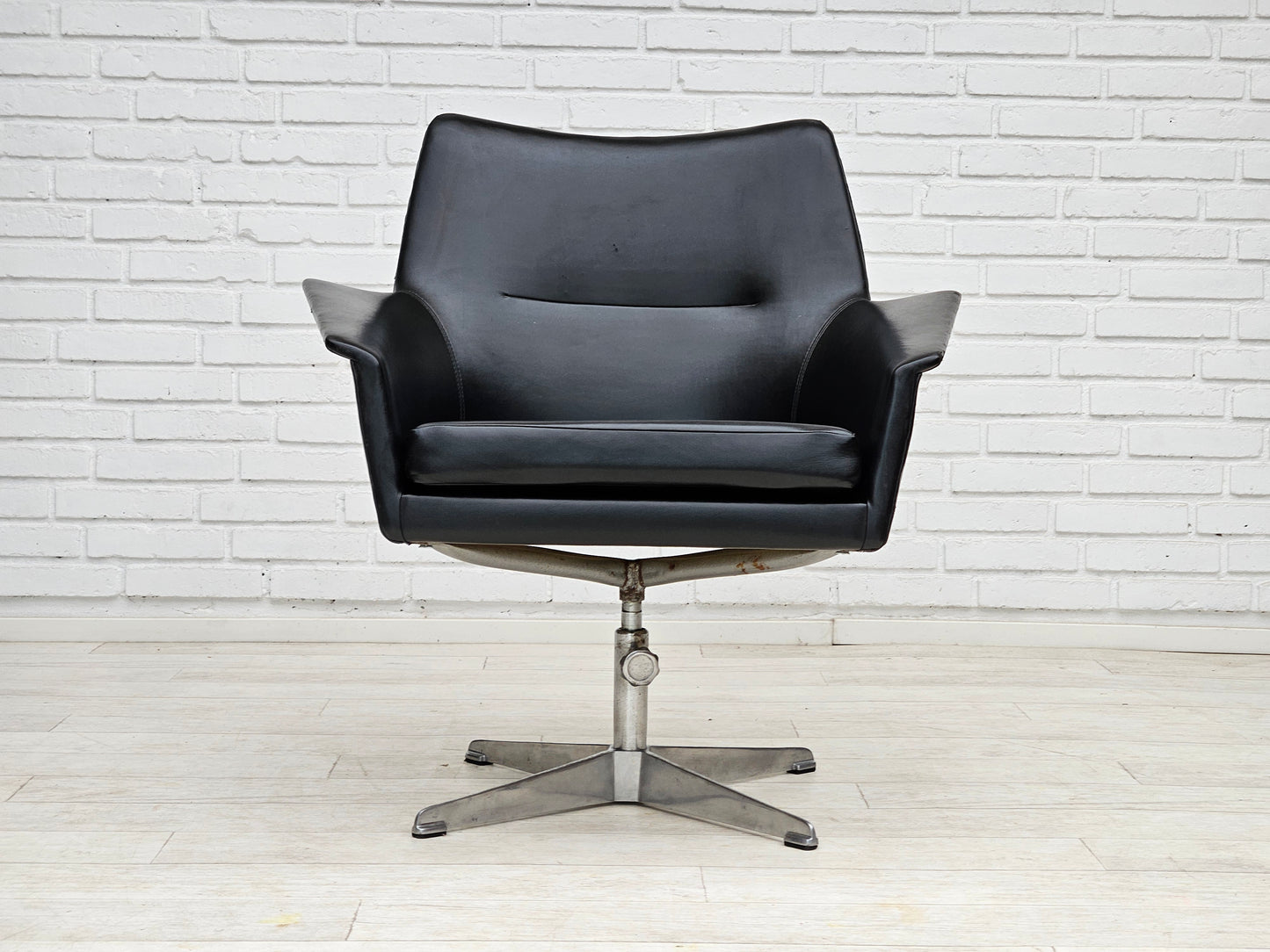 1960s, scandinavian design, swivel chair, original condition, artificial leather, cast aluminum base.