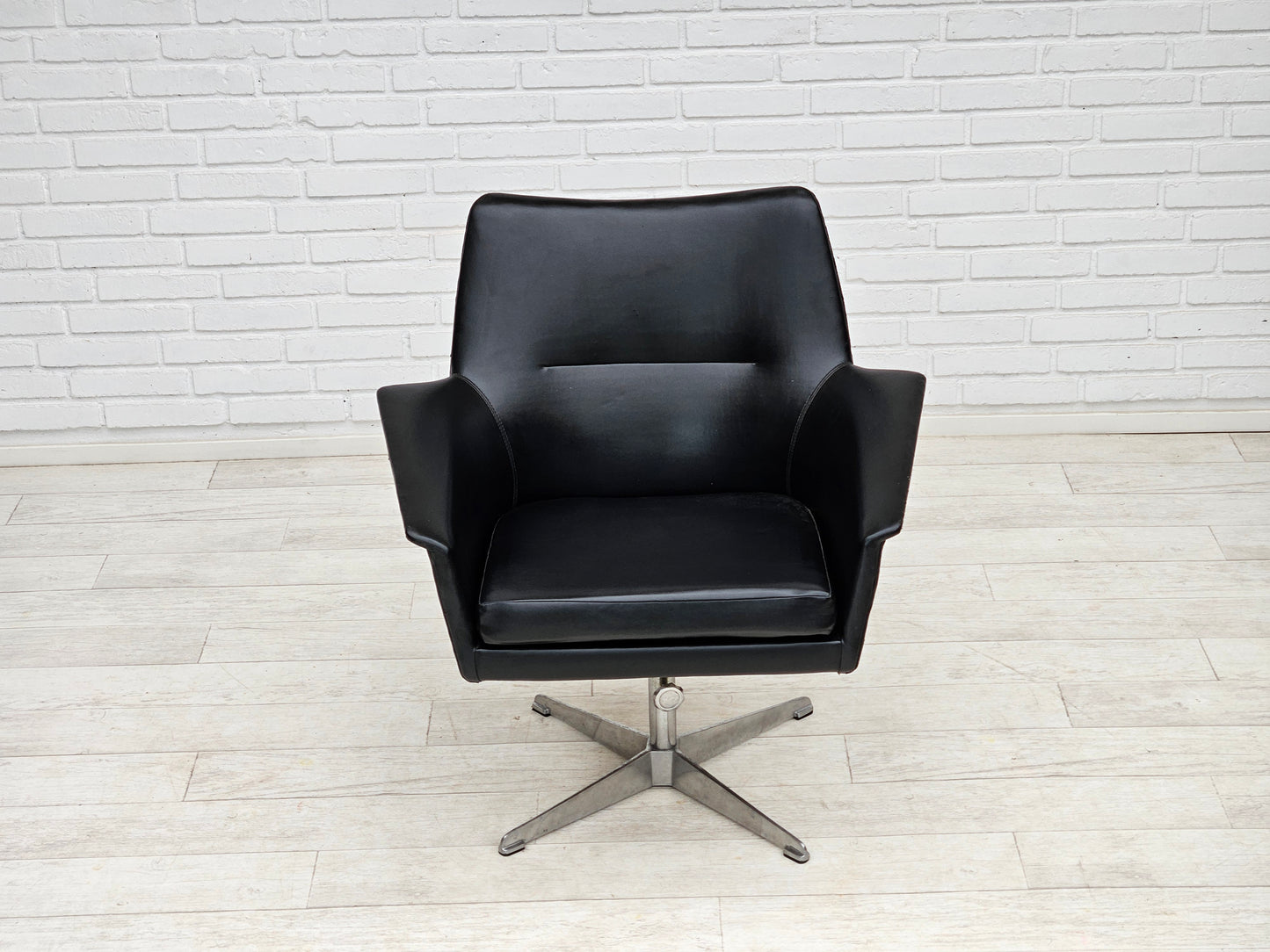 1960s, scandinavian design, swivel chair, original condition, artificial leather, cast aluminum base.