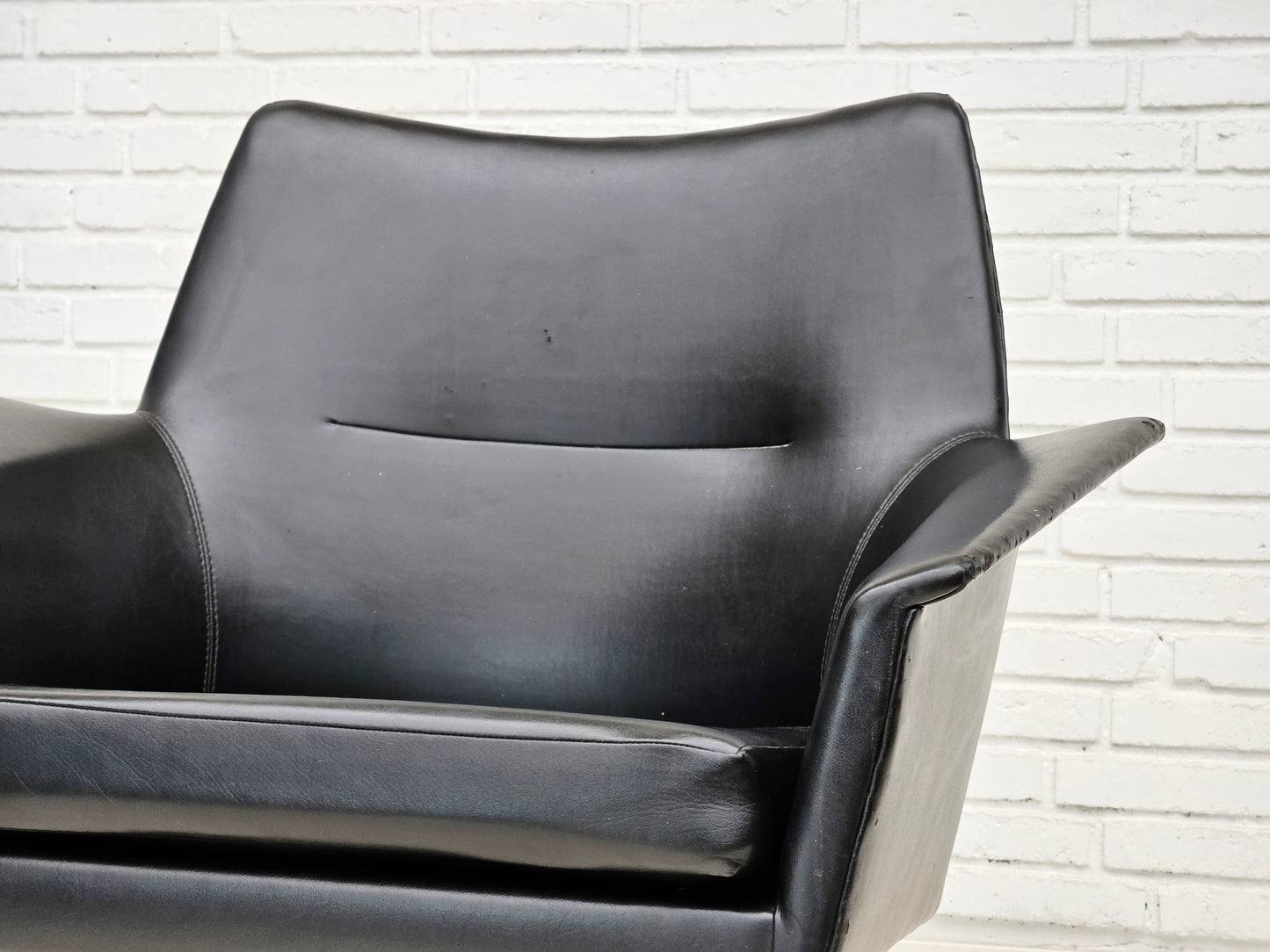 1960s, scandinavian design, swivel chair, original condition, artificial leather, cast aluminum base.