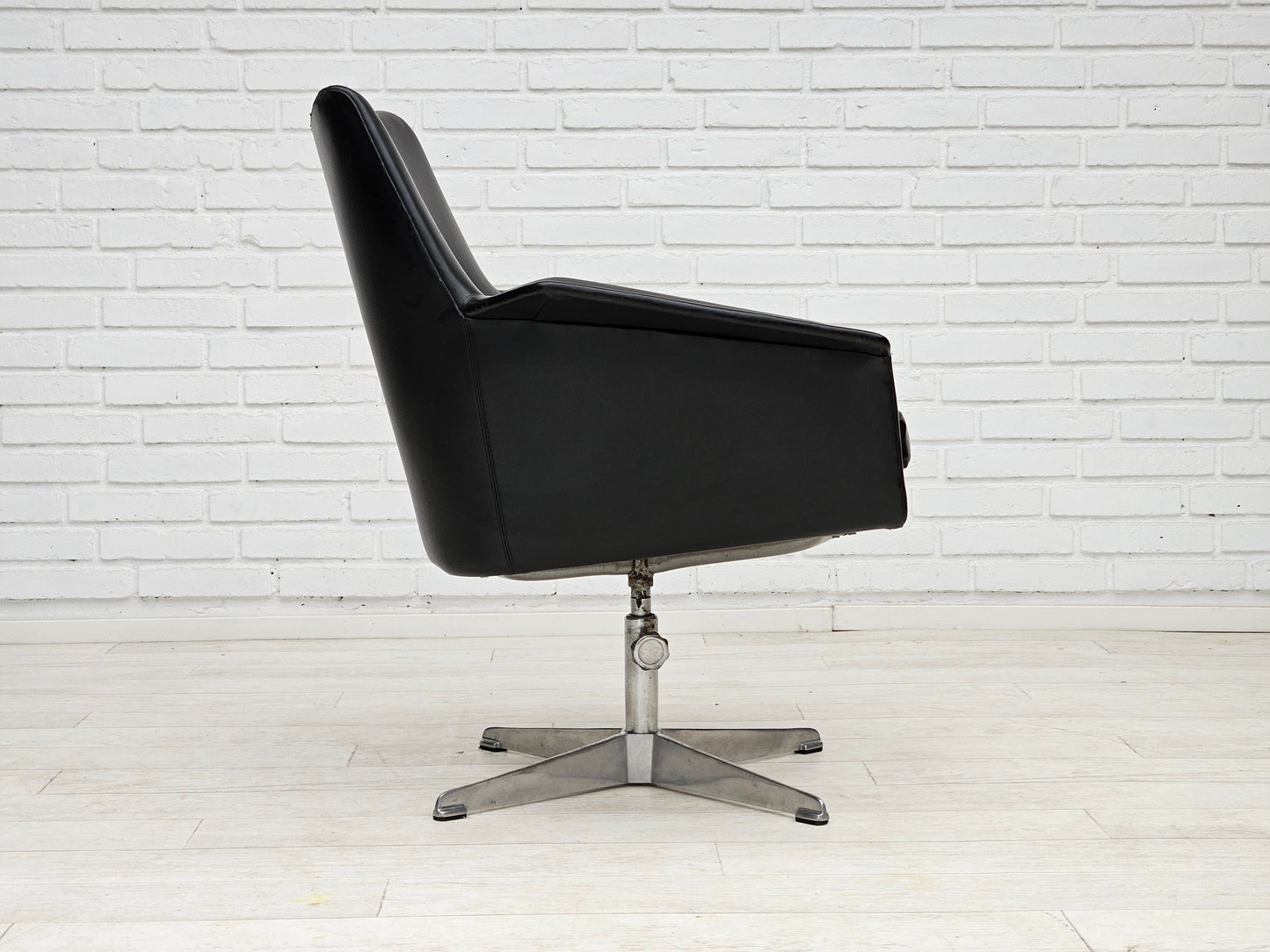 1960s, scandinavian design, swivel chair, original condition, artificial leather, cast aluminum base.