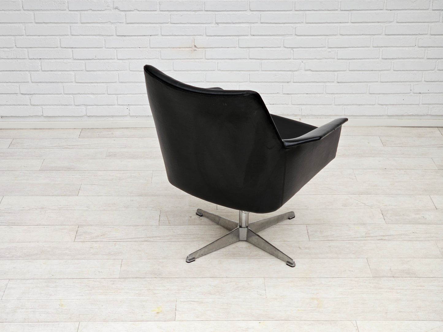 1960s, scandinavian design, swivel chair, original condition, artificial leather, cast aluminum base.