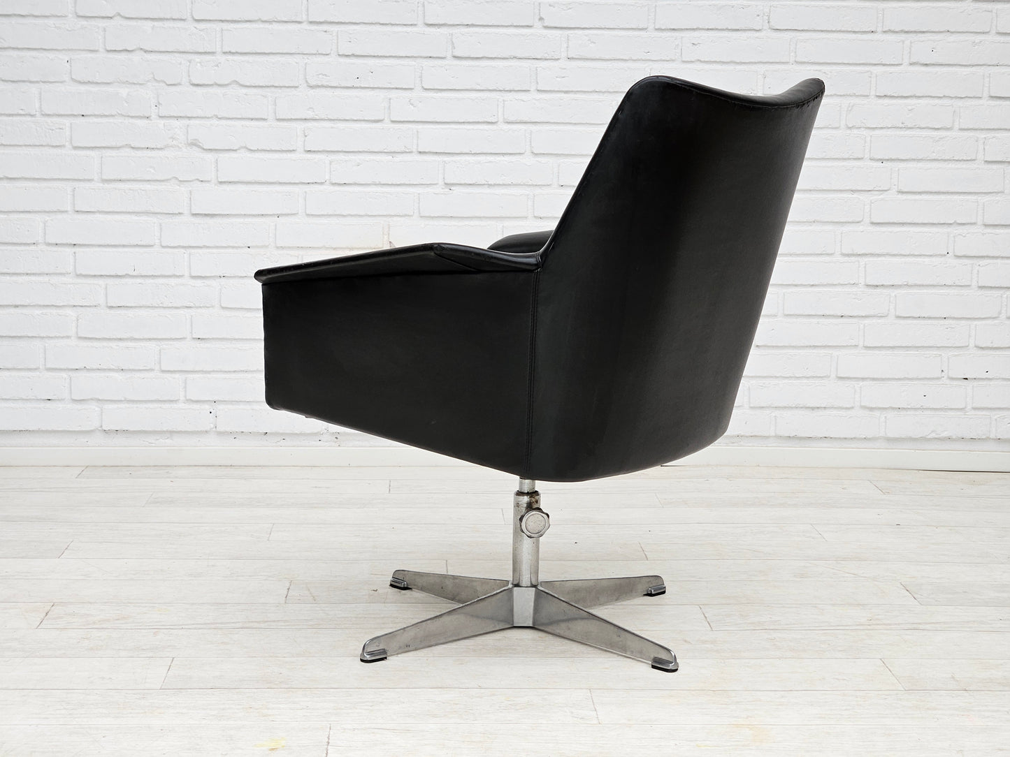 1960s, scandinavian design, swivel chair, original condition, artificial leather, cast aluminum base.