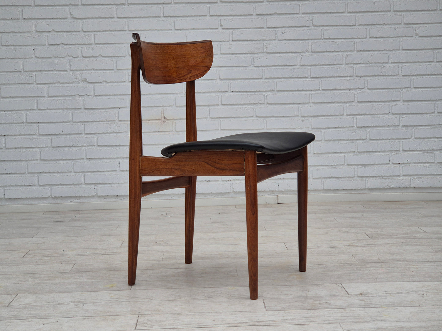 1960s, set of 5 Danish dining chairs, reupholstered, teak wood.