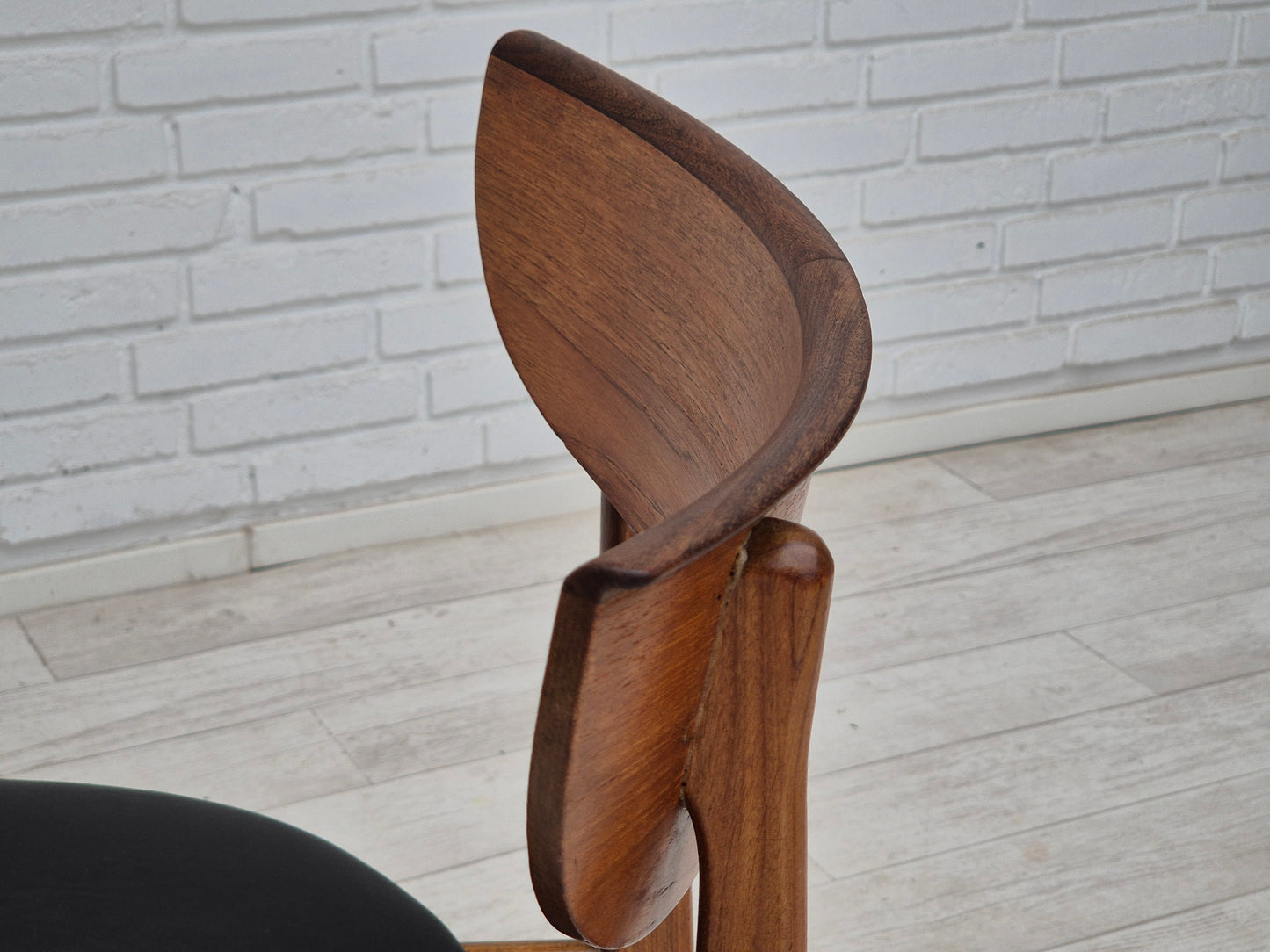 1960s, set of 5 Danish dining chairs, reupholstered, teak wood.