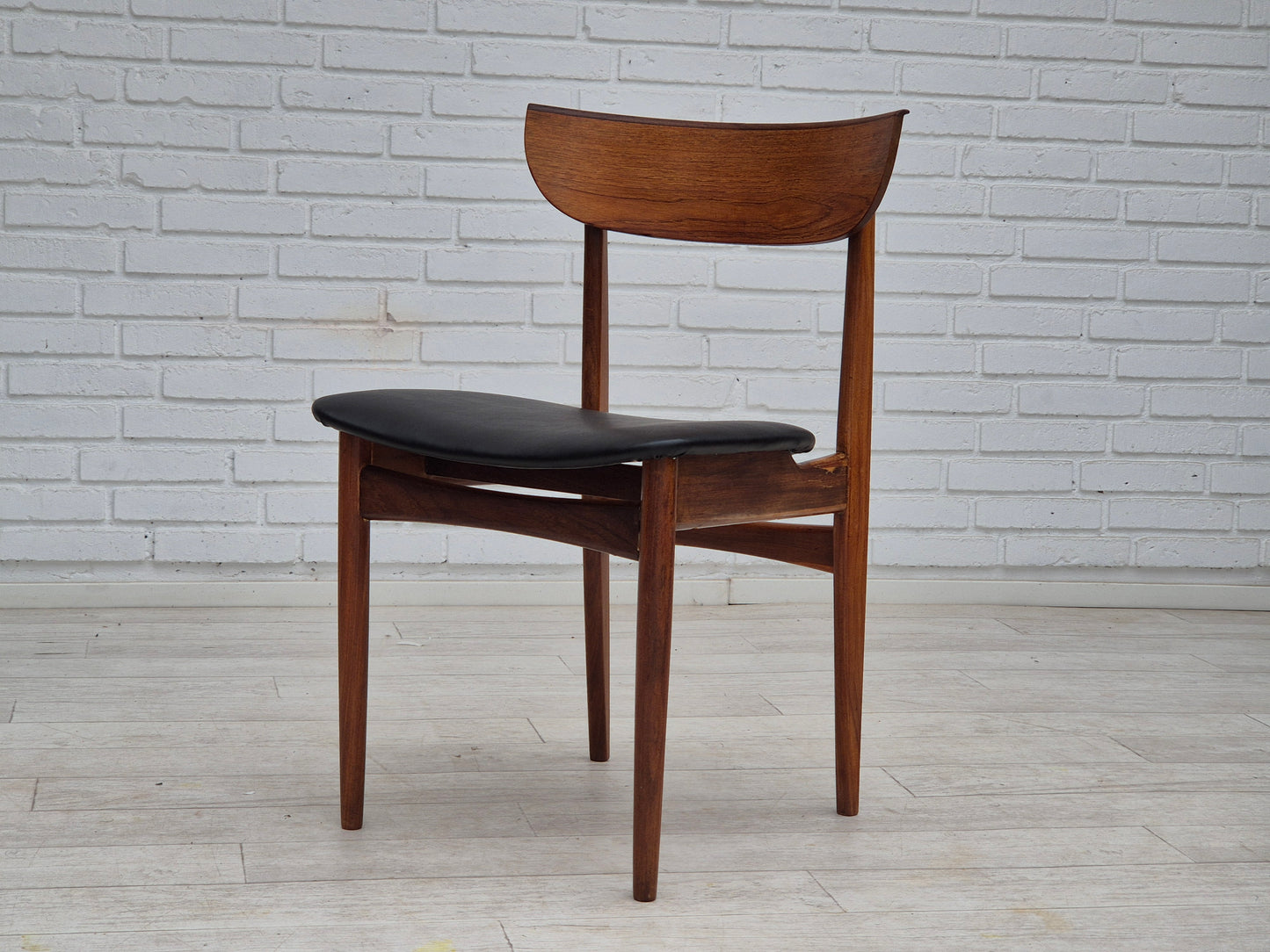 1960s, set of 5 Danish dining chairs, reupholstered, teak wood.