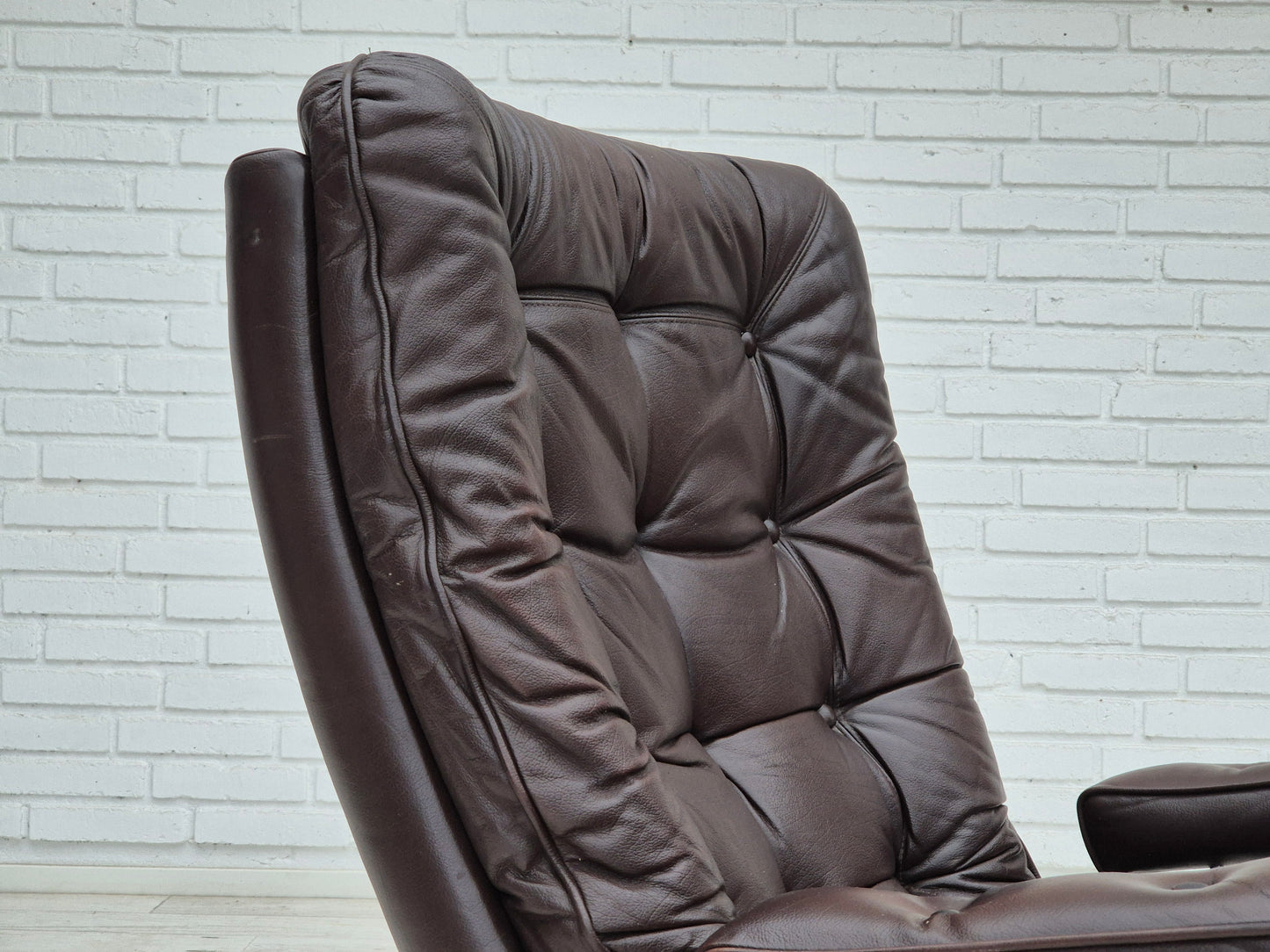 1970s, Danish swivel chair, original condition, brown furniture leather.