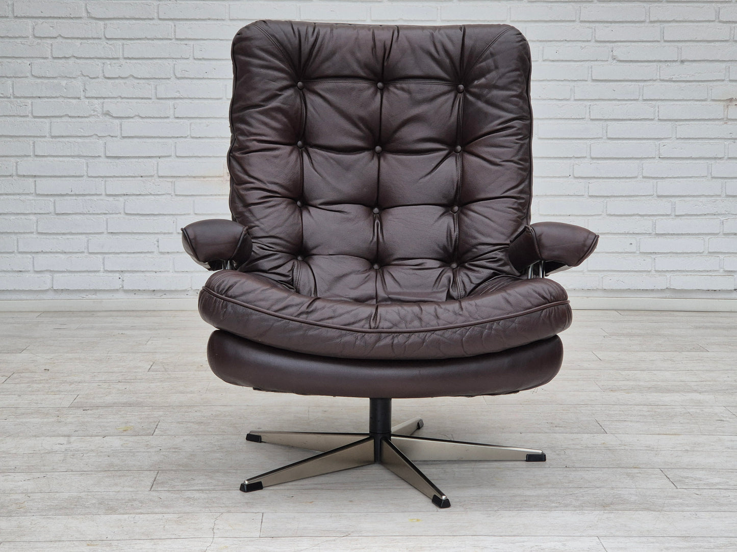 1970s, Danish swivel chair, original condition, brown furniture leather.