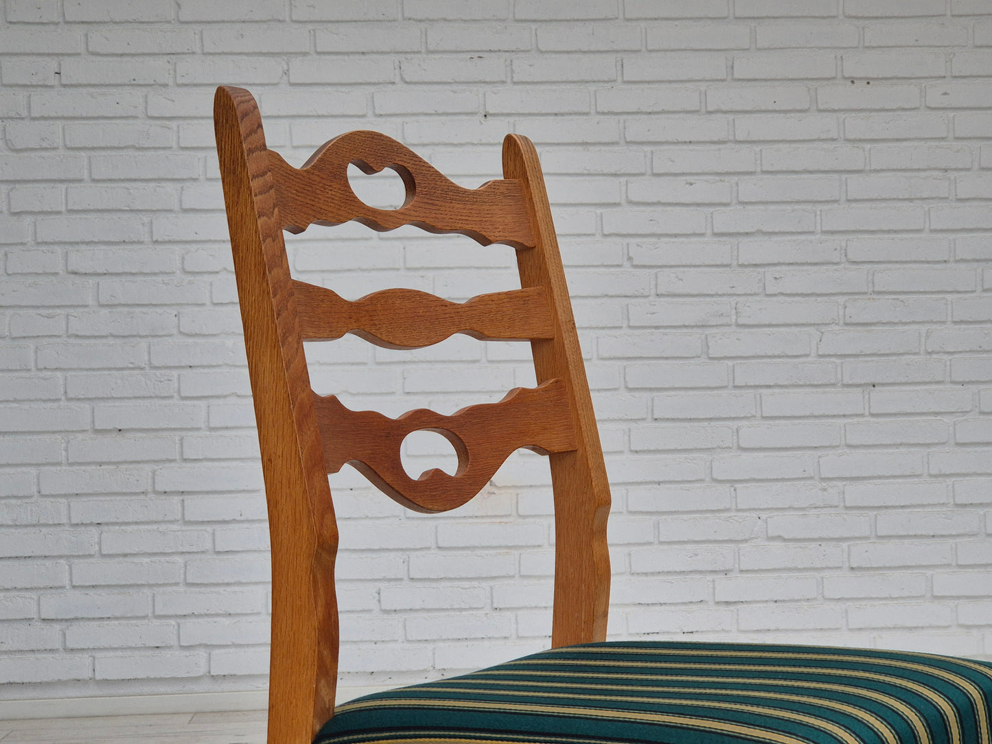 1970s, set of 6 Danish dining chairs, original condition, oak wood, furniture wool.