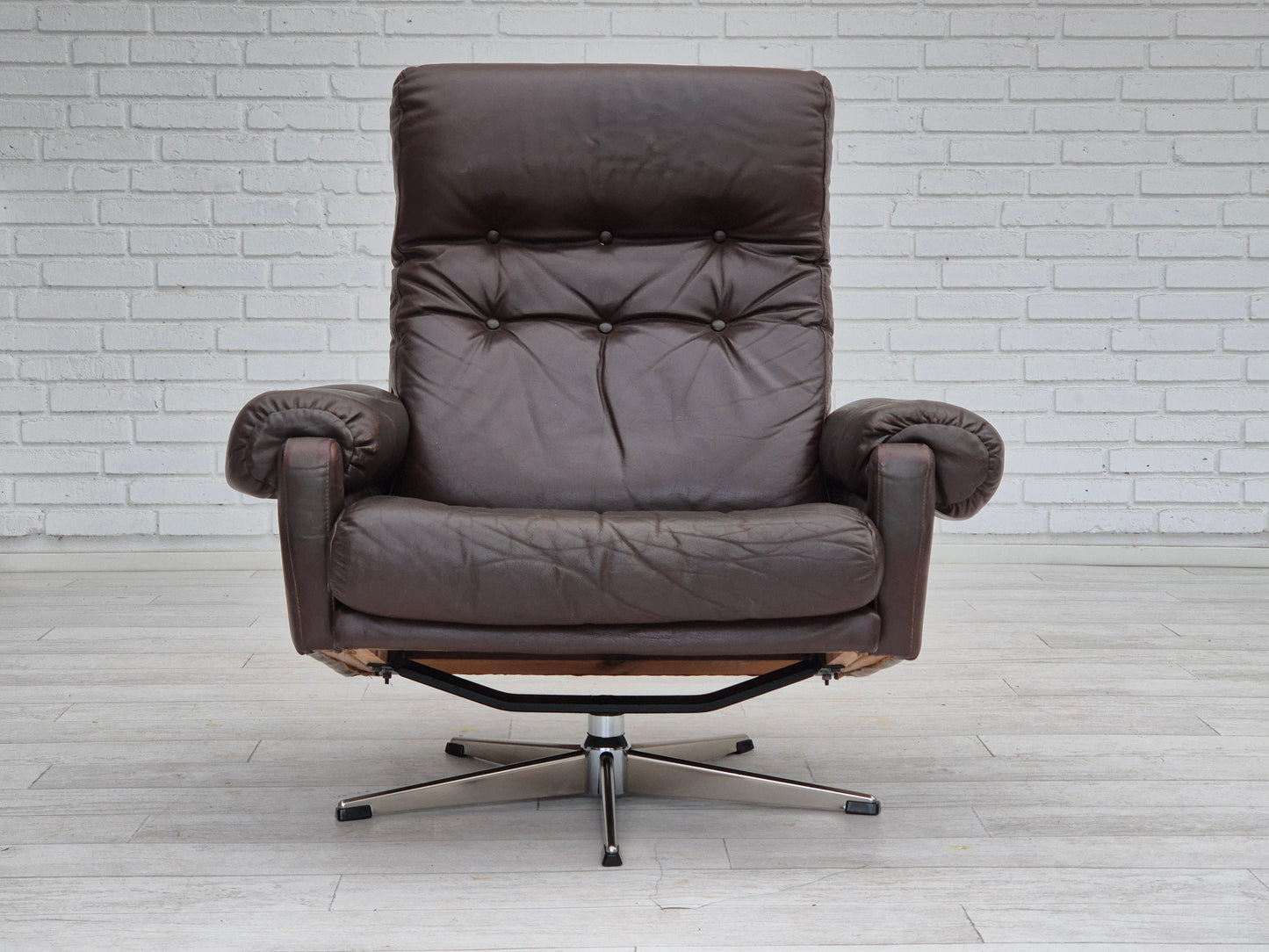 1970s, Danish swivel chair, original condition, brown furniture leather.