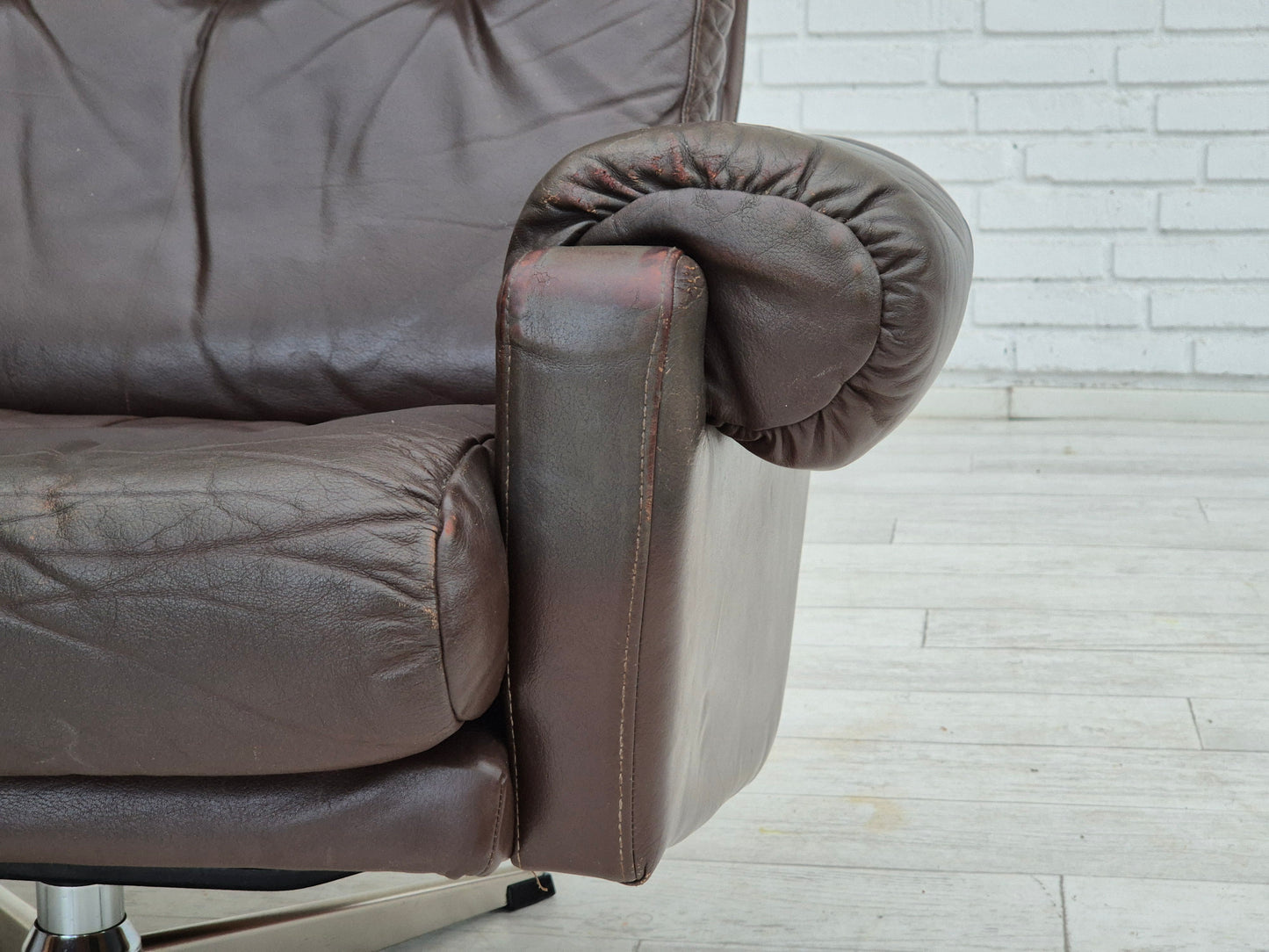 1970s, Danish swivel chair, original condition, brown furniture leather.