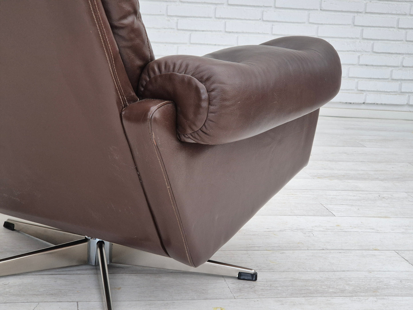 1970s, Danish swivel chair, original condition, brown furniture leather.