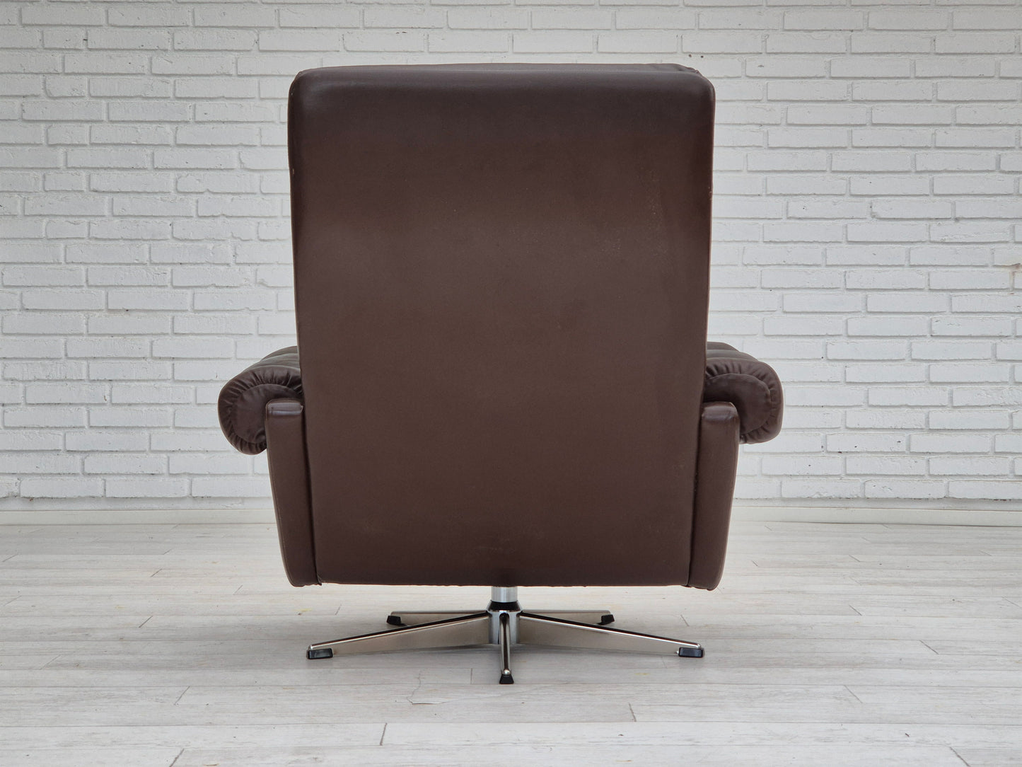 1970s, Danish swivel chair, original condition, brown furniture leather.