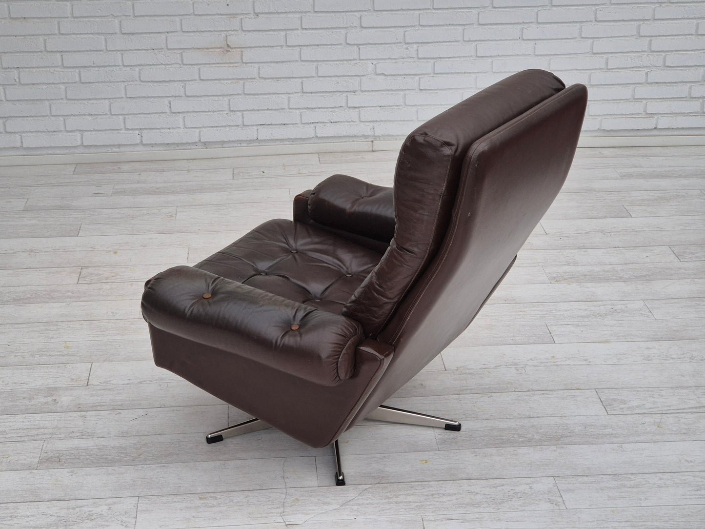 1970s, Danish swivel chair, original condition, brown furniture leather.