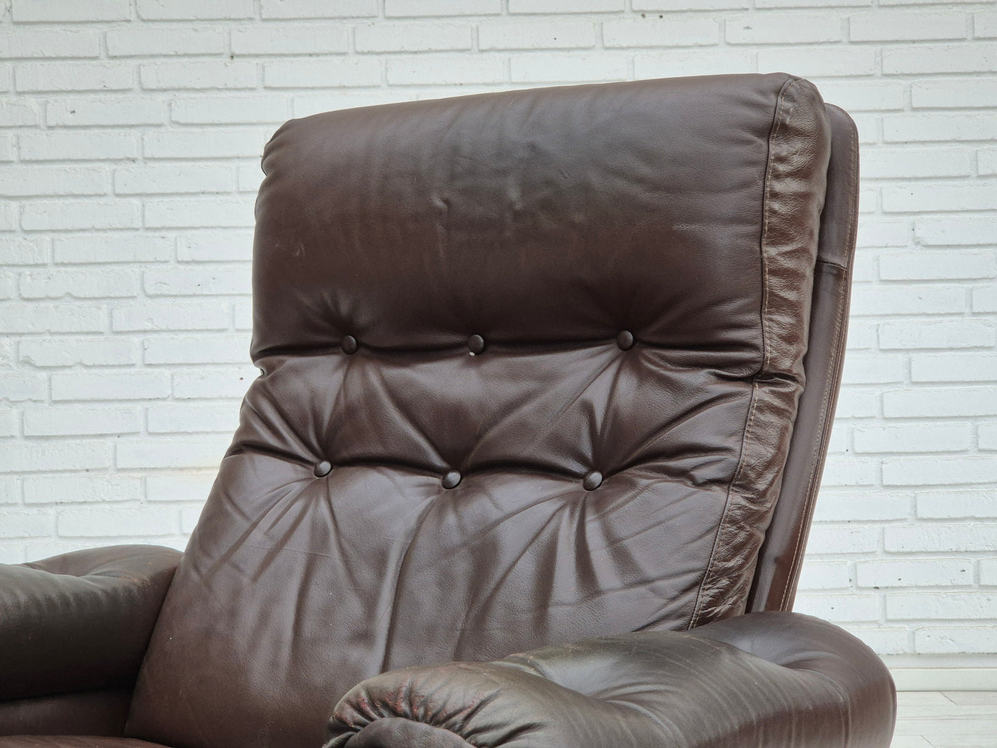 1970s, Danish swivel chair, original condition, brown furniture leather.