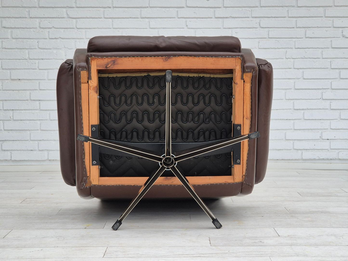 1970s, Danish swivel chair, original condition, brown furniture leather.