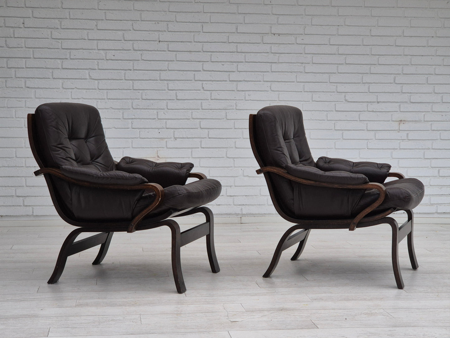 1970s, Scandinavian lounge chair in original condition, brown leather, dark bent wood.