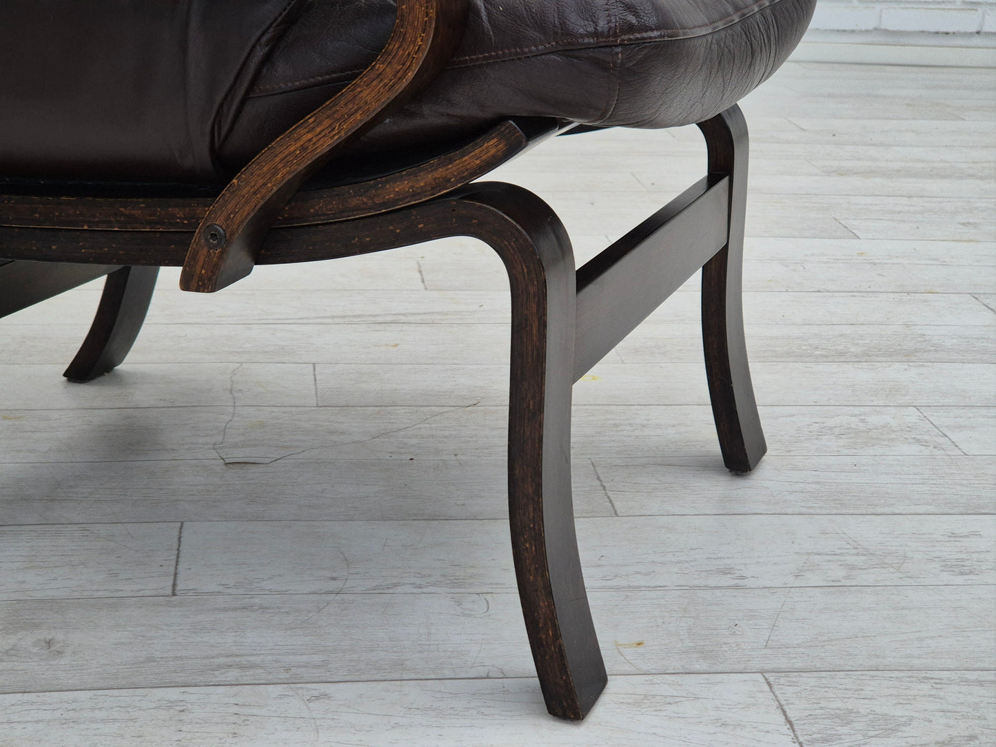 1970s, Scandinavian lounge chair in original condition, brown leather, dark bent wood.